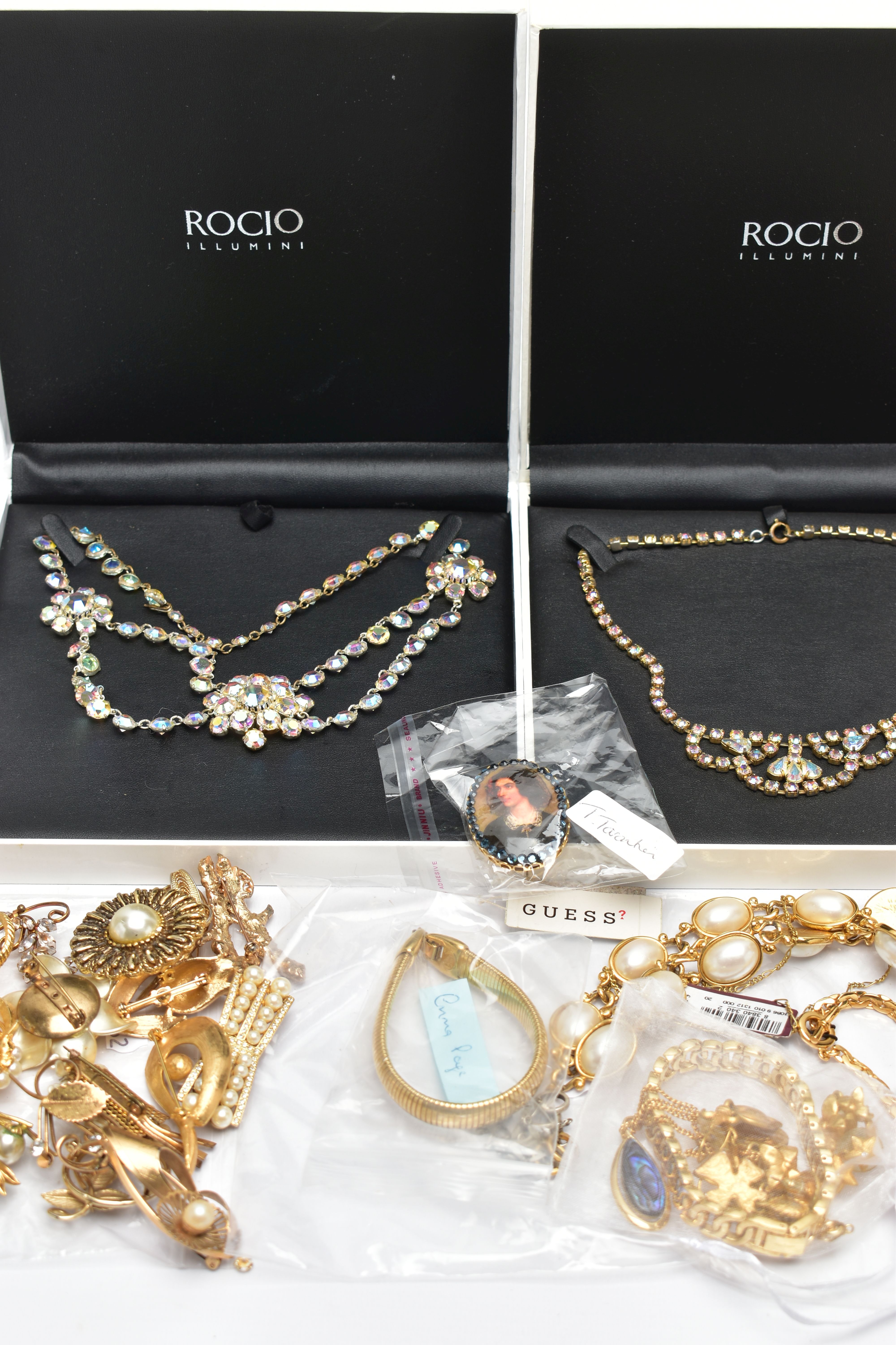 AN ASSORTMENT OF COSTUME JEWELLERY, to include two boxed Aurora Borealis necklaces, a large quantity - Image 2 of 9