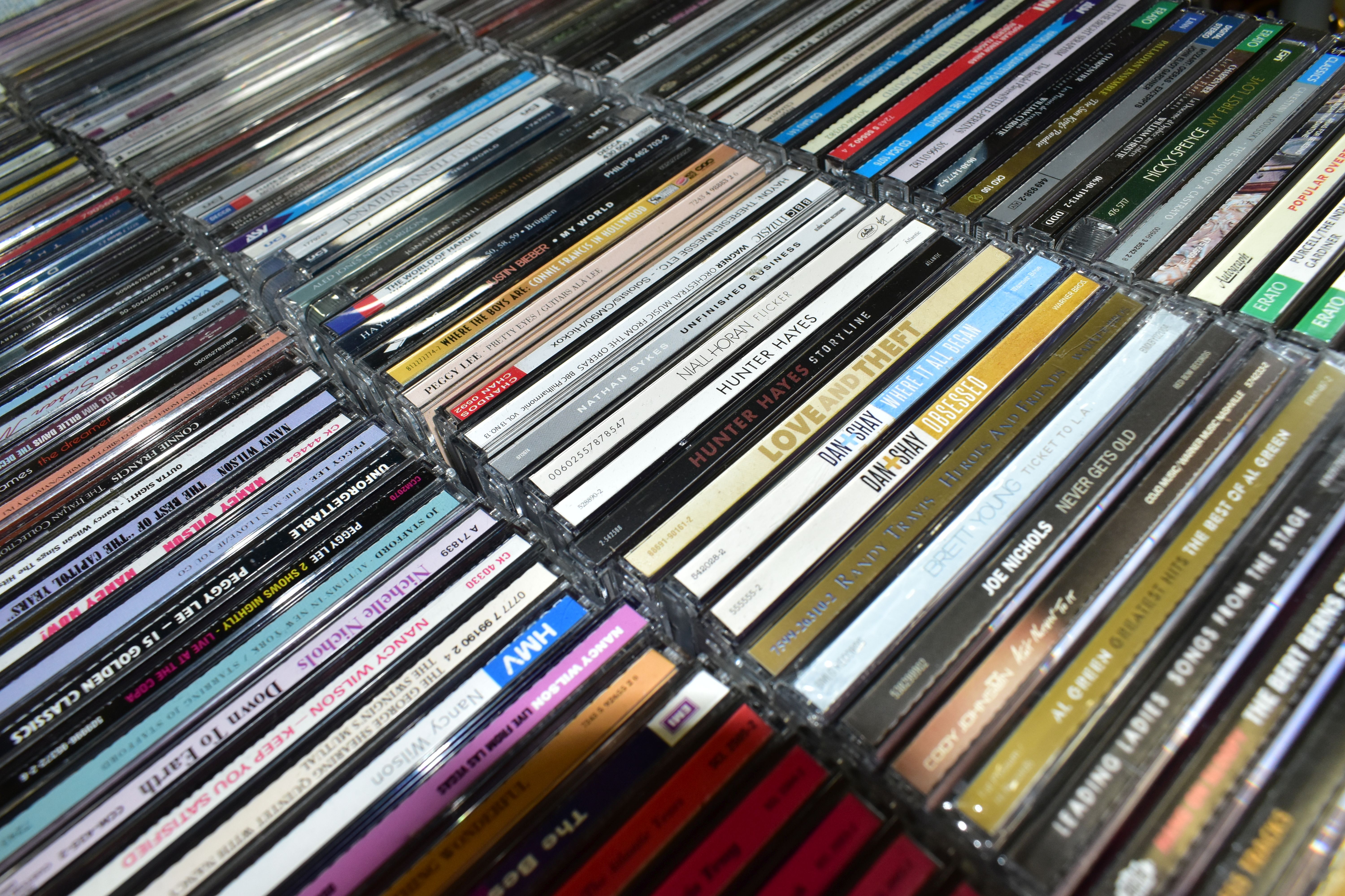 SIX BOXES OF CDS, approximately eight hundred to nine hundred CDs, various genres, artists to - Bild 3 aus 7