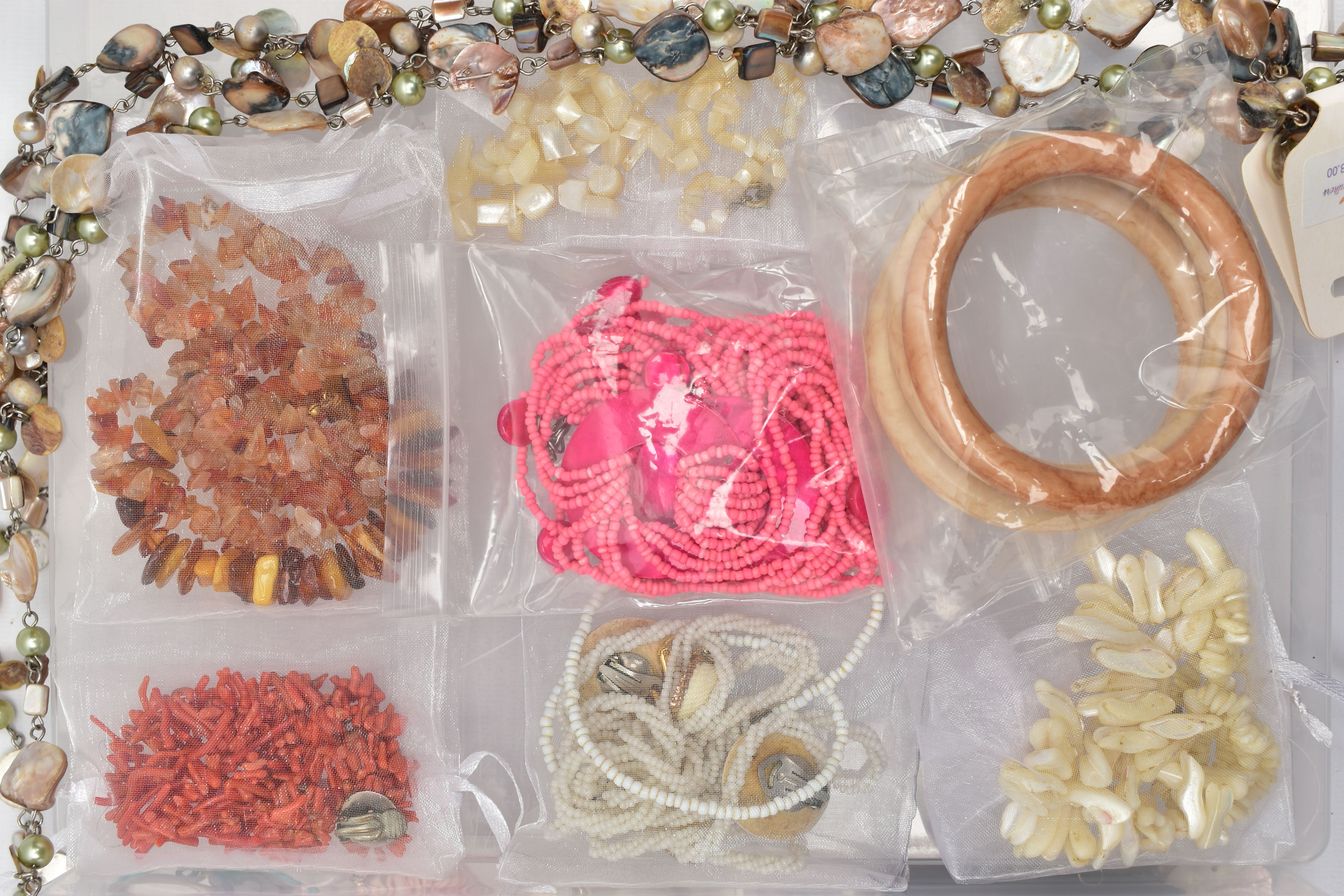 A BOX OF ASSORTED JEWELLERY, to include a stretch link polished copal amber bracelet, a coral - Image 3 of 3