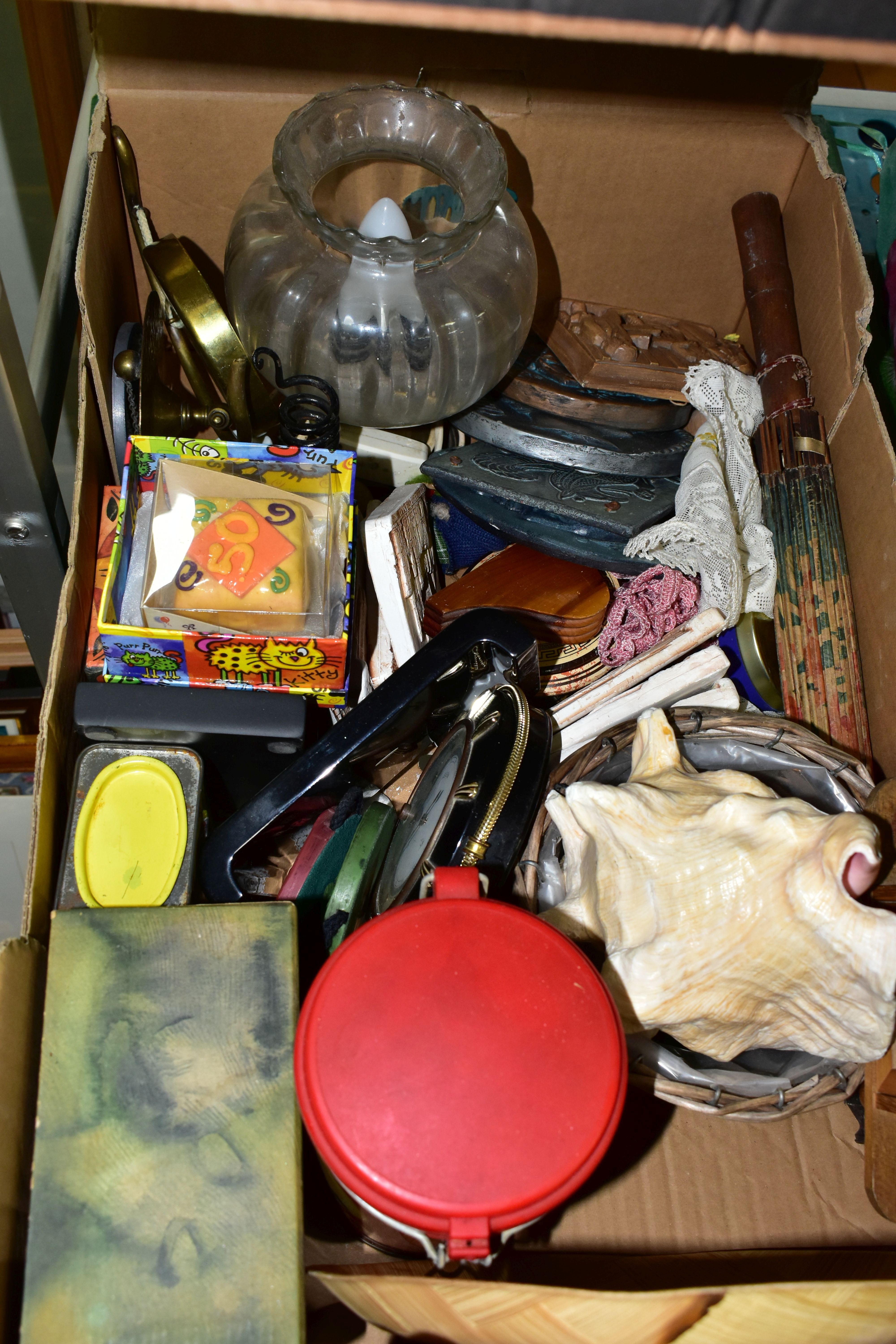 TWO BOXES AND LOOSE MANTEL CLOCK, DECORATIVE MASKS, DISPLAY CASE AND SUNDRY ITEMS, to include a - Image 5 of 5