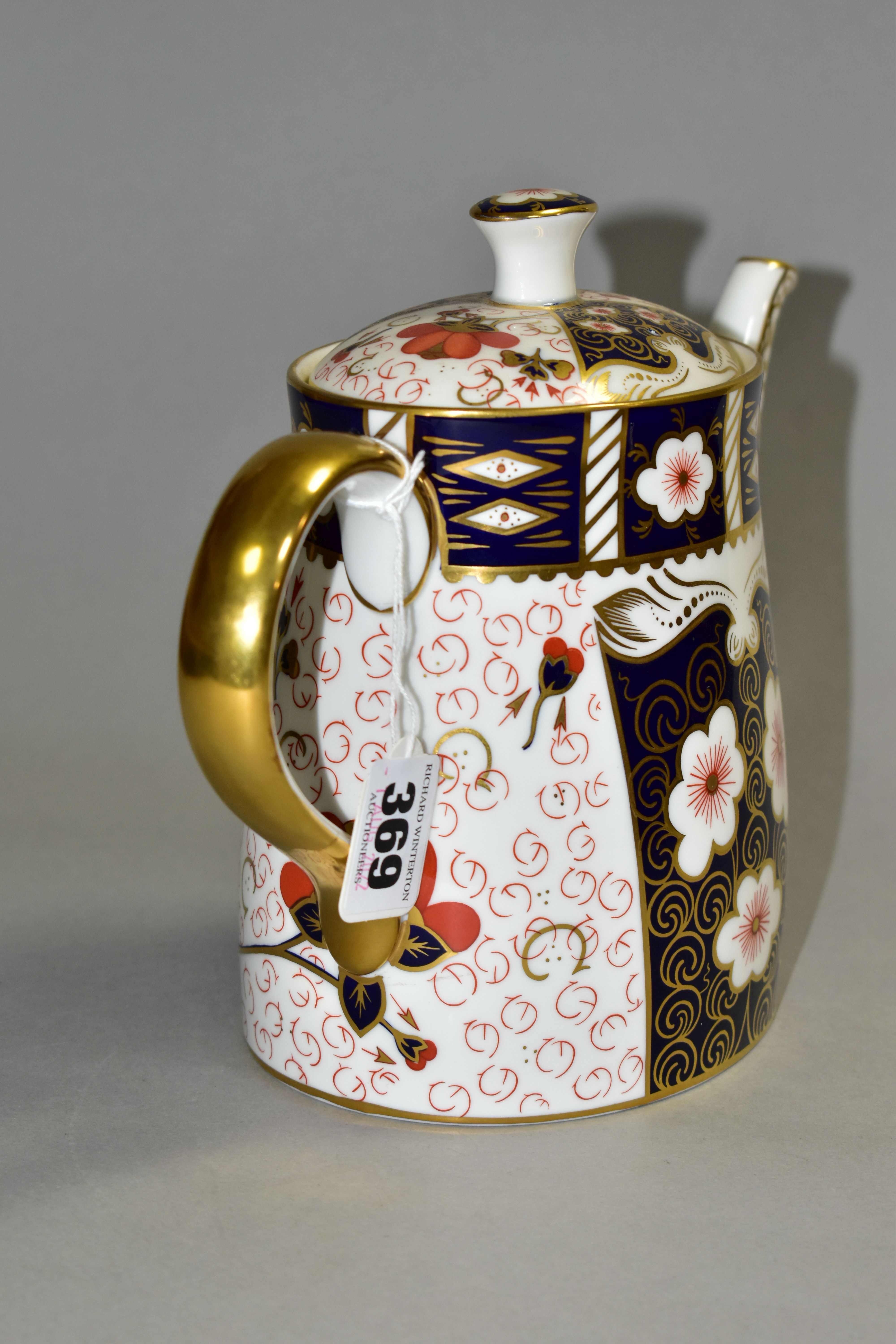 A ROYAL CROWN DERBY IMARI 2451 PATTERN OVAL COFFEE POT AND COVER, both seconds, date code for - Image 4 of 5