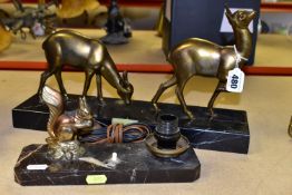 A FRENCH ART DECO STATUE OF TWO DEER TOGETHER WITH AN 'ART DECO' STYLE LAMP, the deer are on a black