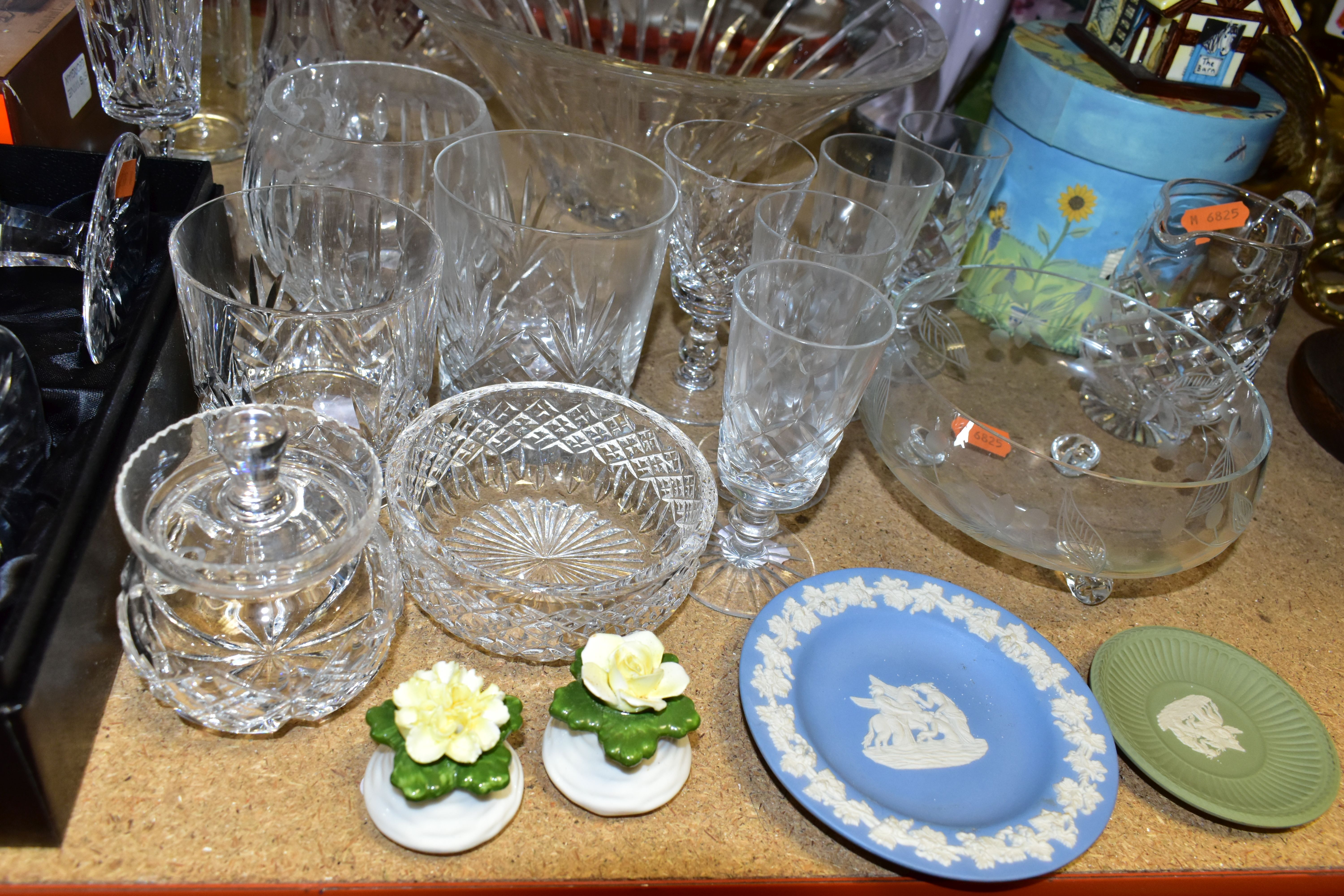 A GROUP OF CERAMICS AND GLASSWARES, to include a cased pair of Waterford Crystal brandy glasses, a - Image 4 of 6