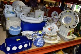 A GROUP OF CERAMICS, to include Royal Worcester 'Watteau' tea set, three cups, four saucers, four