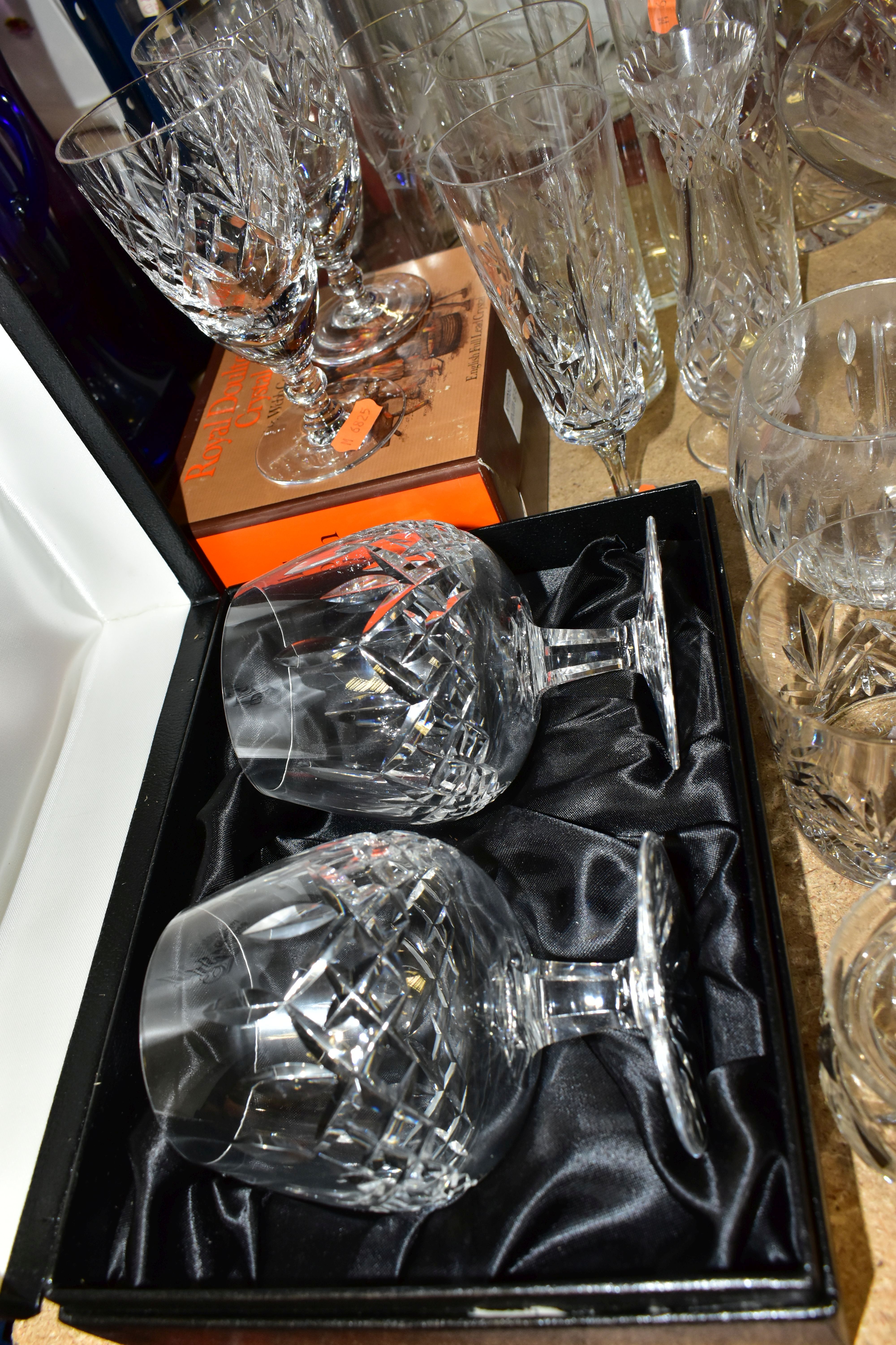 A GROUP OF CERAMICS AND GLASSWARES, to include a cased pair of Waterford Crystal brandy glasses, a - Image 2 of 6