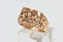 A 9CT GOLD TEXTURED SIGNET RING, yellow gold ring, of a rectangular textured form which cascades