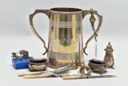A SELECTION OF MAINLY SILVER ITEMS, to include a mid-20th century silver marcasite and gem set horse