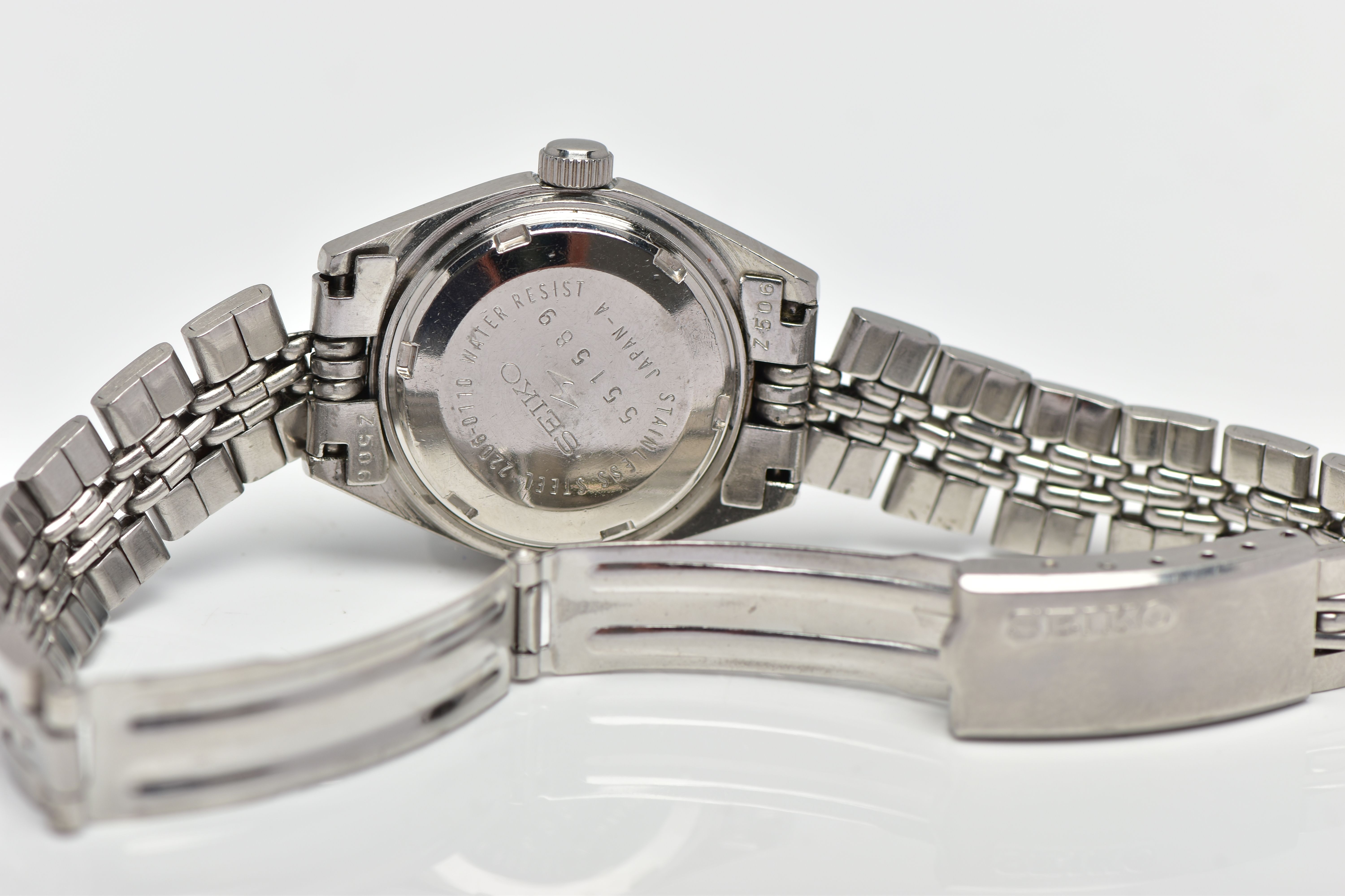 A LADIES 'SEIKO AUTOMATIC' WRISTWATCH, round silver dial signed 'Seiko automatic', day/date window - Image 5 of 6