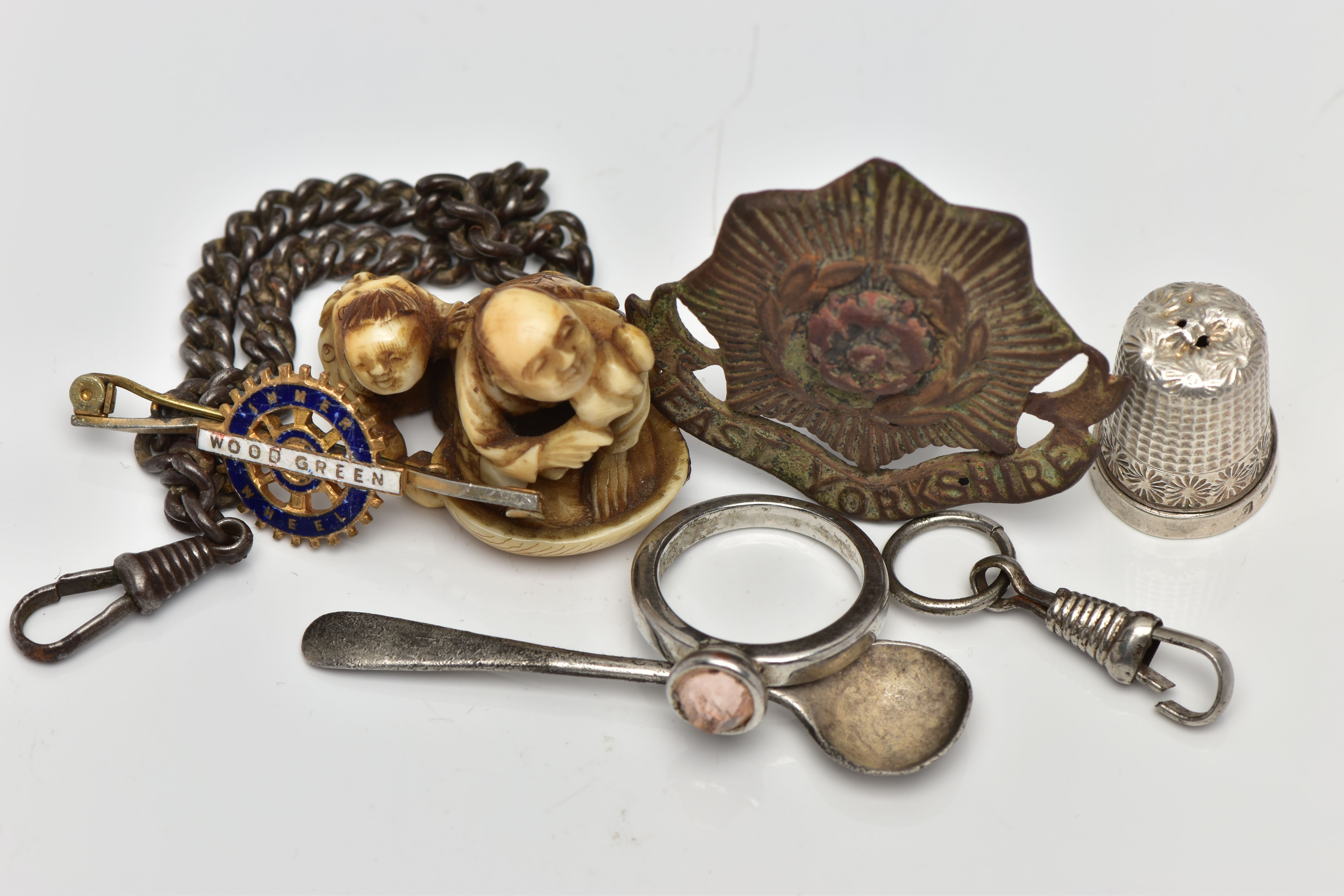 A SELECTION OF SUNDRIES, to include a silver thimble, hallmarked 'James Swann & Son' Birmingham - Image 2 of 6