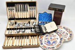 A COMPLETE CANTEEN, A SET OF SILVER TEASPOONS AND OTHER ITEMS, light wooden canteen complete with