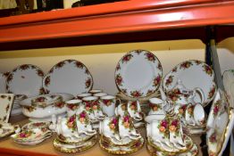 A ONE HUNDRED AND EIGHT PIECE ROYAL ALBERT OLD COUNTRY ROSES DINNER SERVICE, comprising a salad bowl