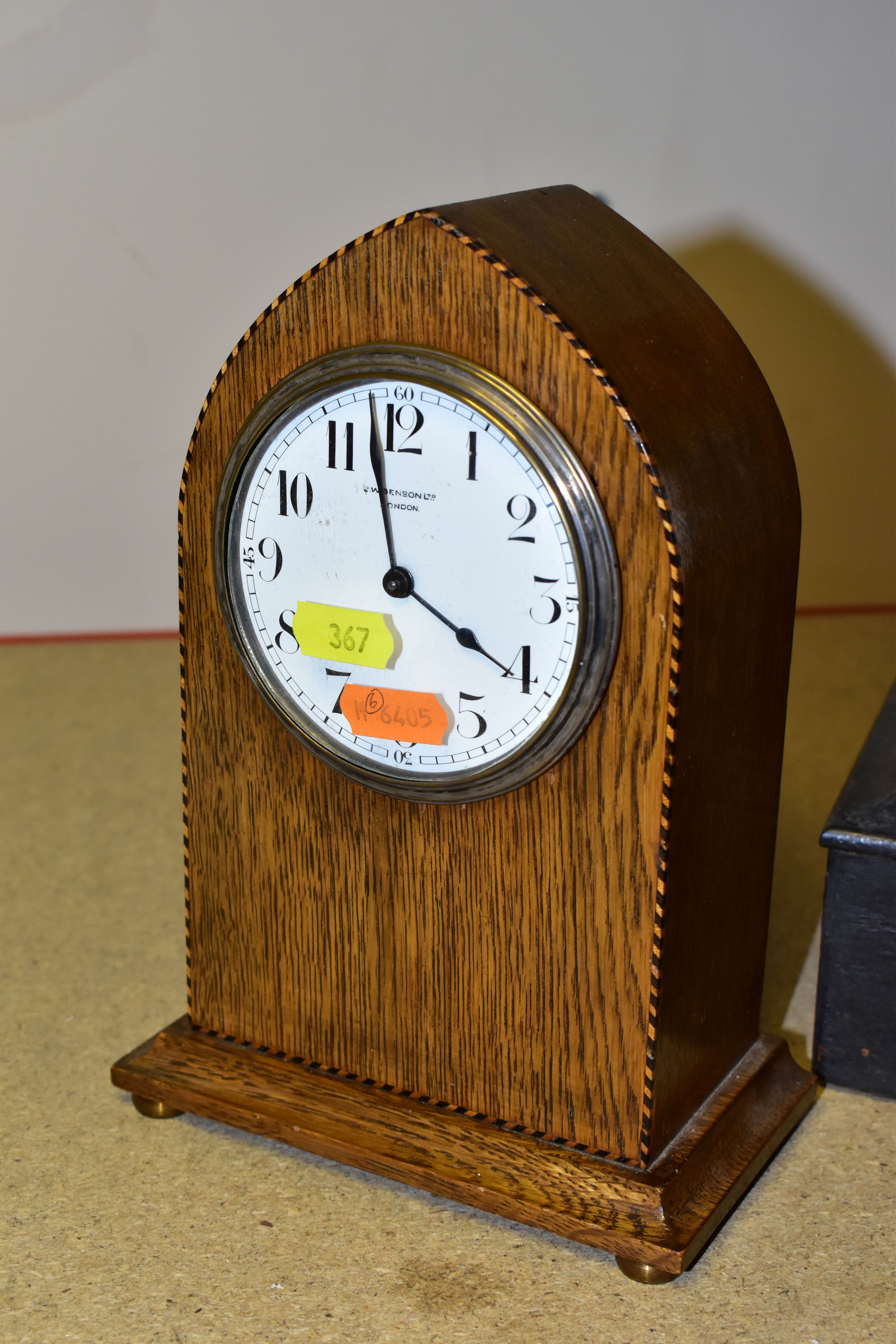 TWO MANTEL CLOCKS, to include an oak arched case mantel clock with inlaid banding, and white - Image 2 of 5