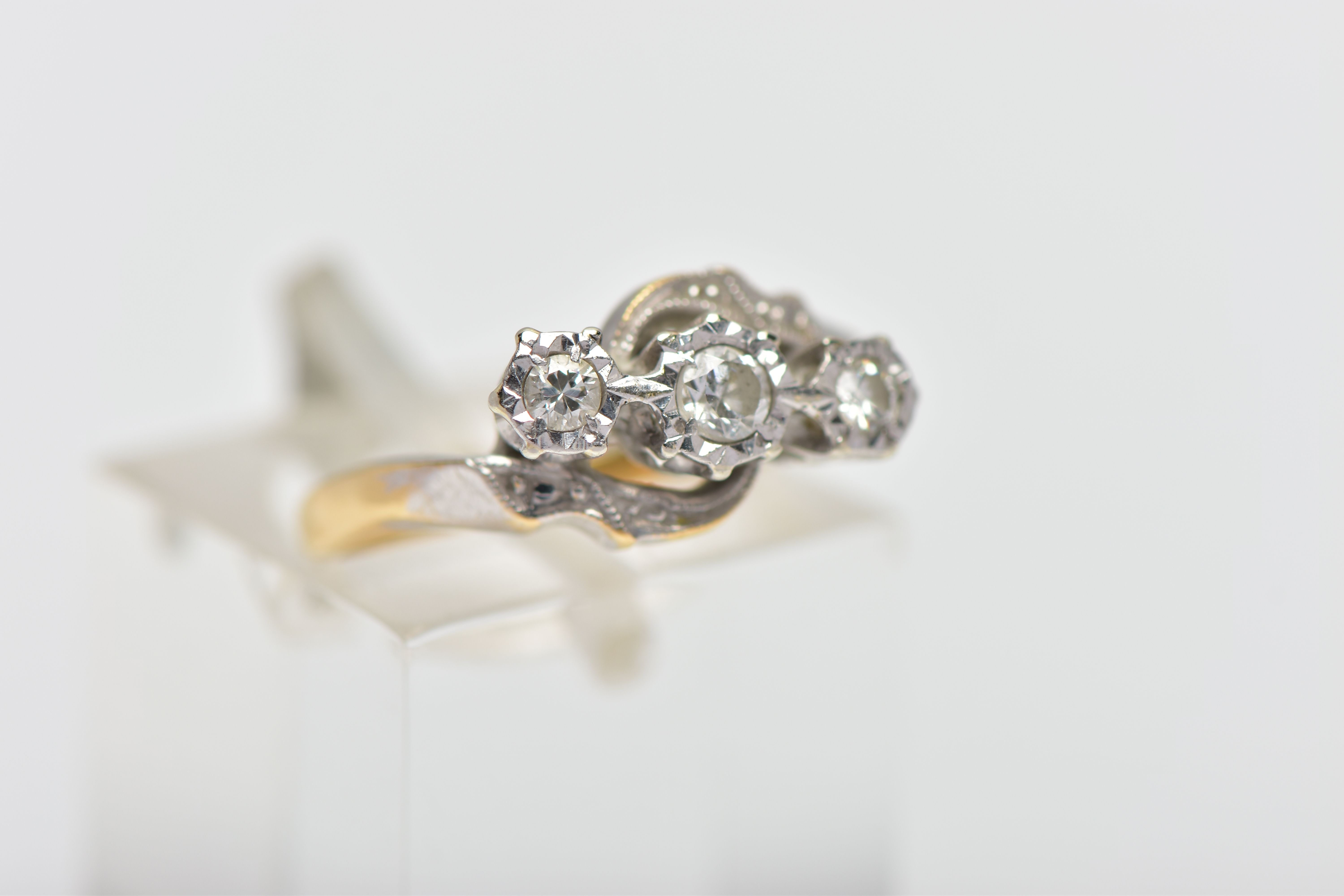 A YELLOW METAL THREE STONE DIAMOND RING, designed with three graduated, round brilliant cut - Image 4 of 4