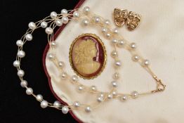 THREE JEWELLERY ITEMS, to include a freshwater cultured pearl necklace with clasp, clasp