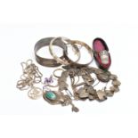 AN ASSORTMENT OF SILVER AND WHITE METAL JEWELLERY, to include a hinged silver domed bangle, engraved