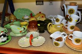 A COLLECTION OF CARLTON WARE AND J.G MEAKIN COFFEE SET, comprising a 'Sunflower' pattern coffee pot,