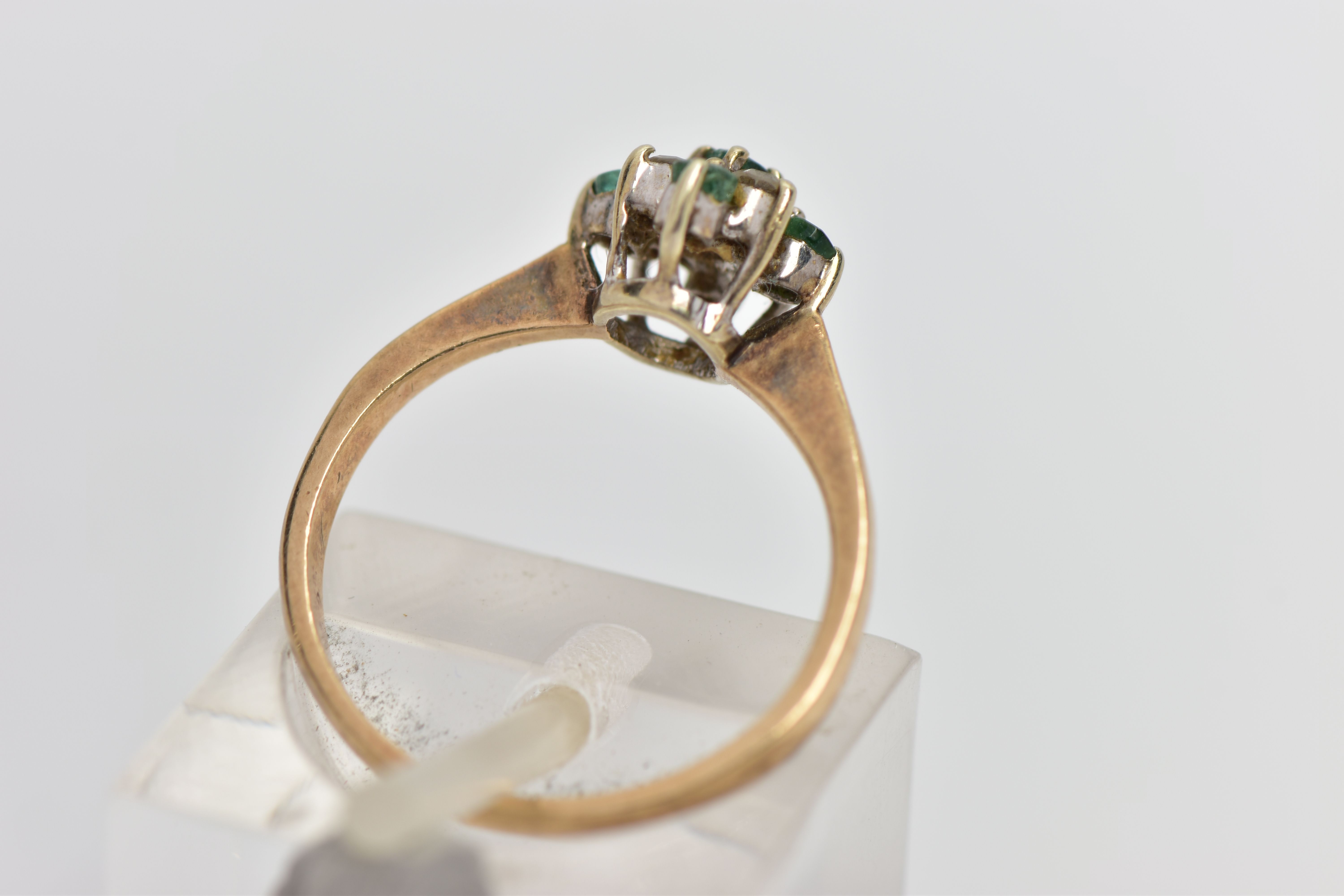 A 9CT GOLD EMERALD AND DIAMOND CLUSTER RING, diamond shape cluster set with four circular cut - Image 3 of 4