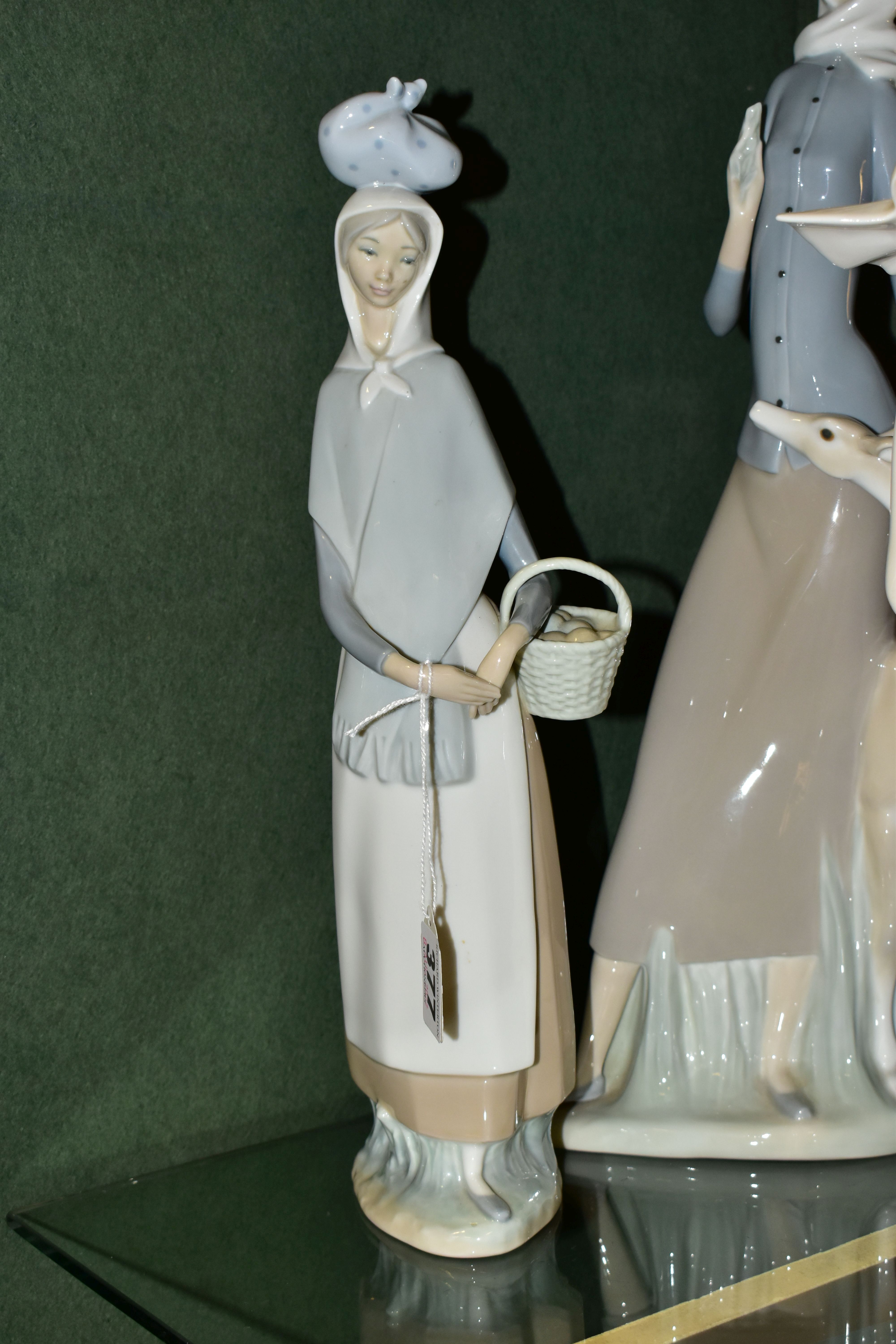 THREE LLADRO FIGURES / GROUPS SCULPTED BY FULGENCIO GARCIA, comprising Market Day Girl, modelled - Image 2 of 7