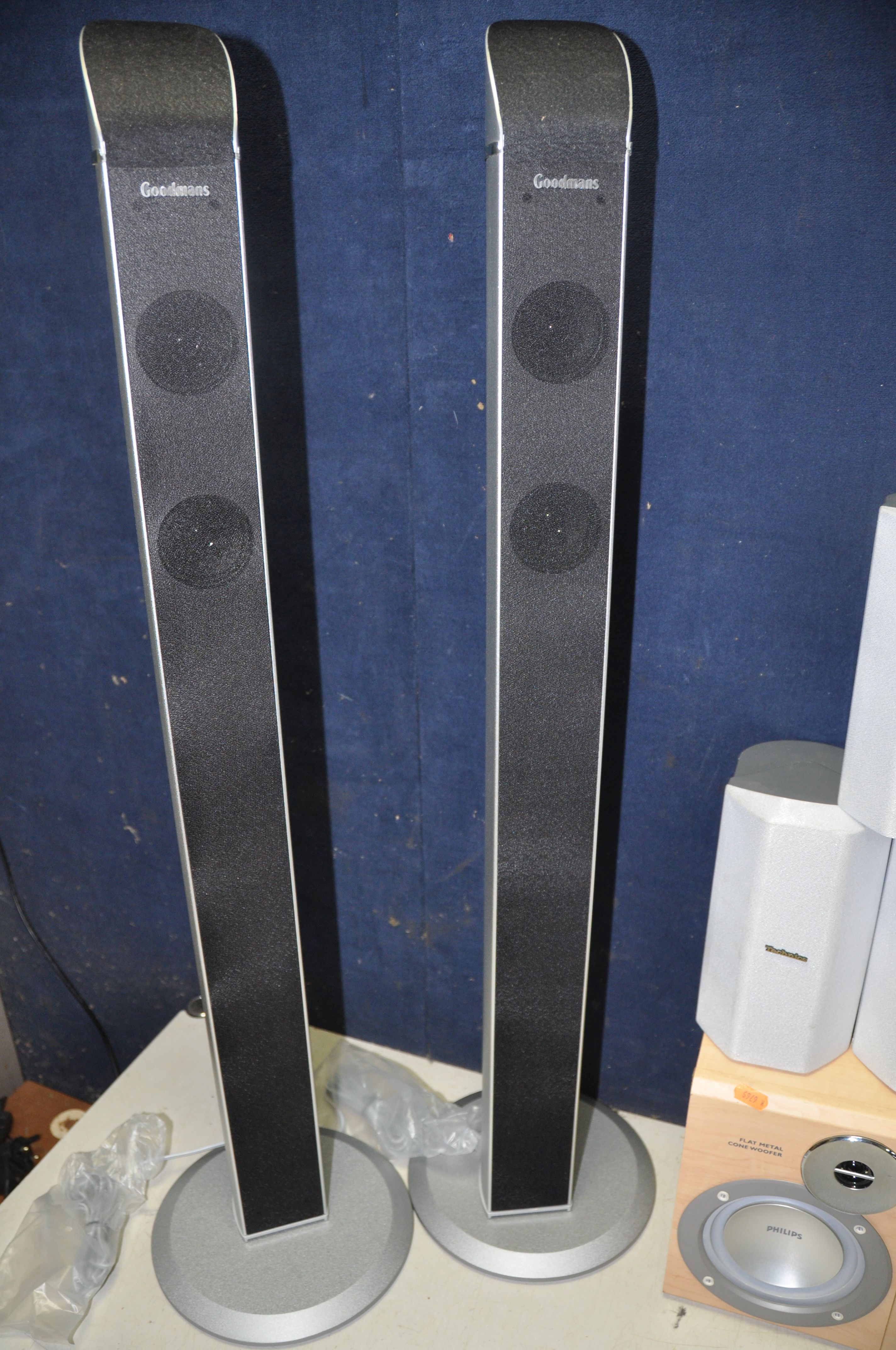 A COLLECTION OF AUDIO EQUIPMENT, to include a pair of Pioneer S-X7A speakers, pair of Philips FWB- - Image 4 of 4