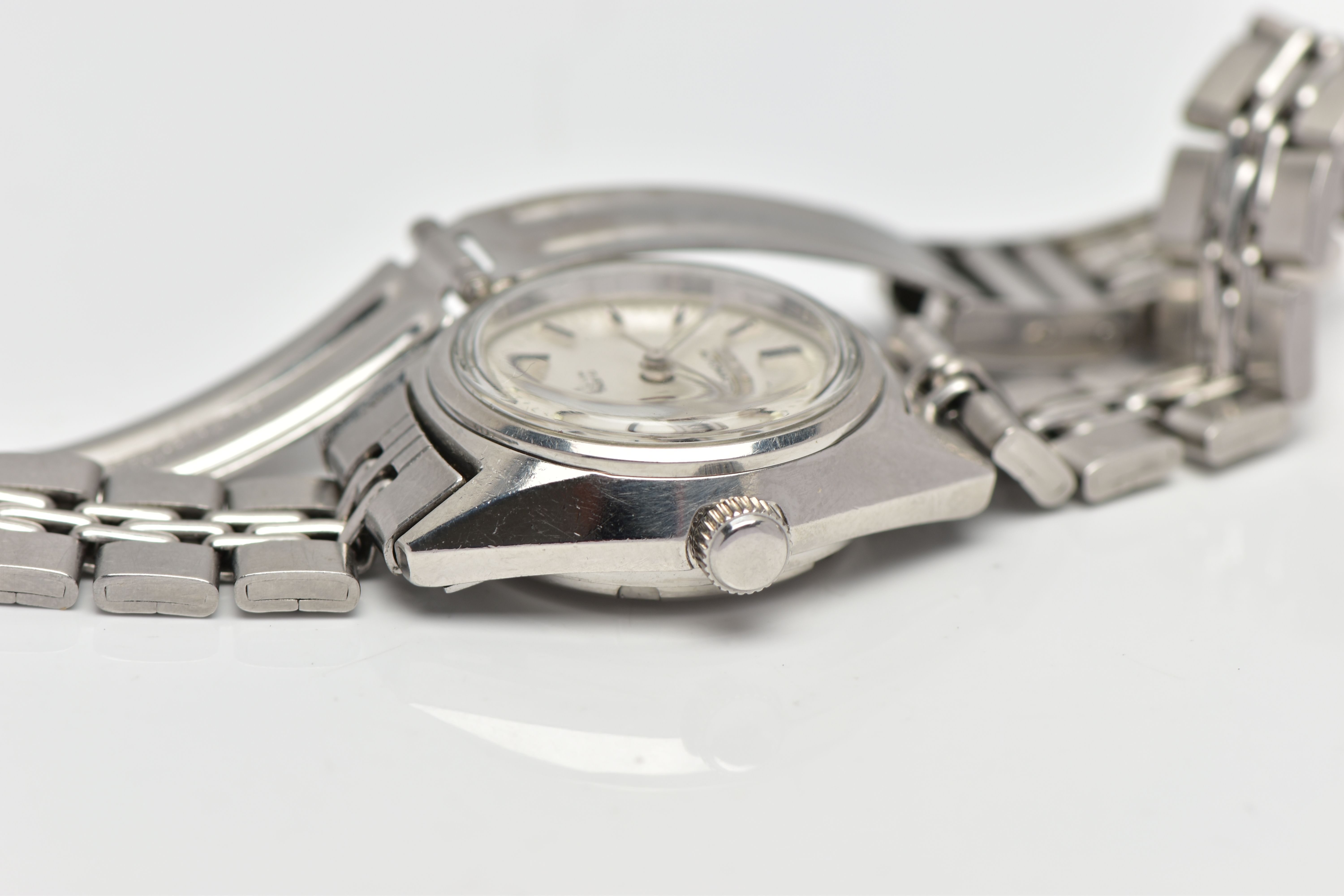 A LADIES 'SEIKO AUTOMATIC' WRISTWATCH, round silver dial signed 'Seiko automatic', day/date window - Image 6 of 6