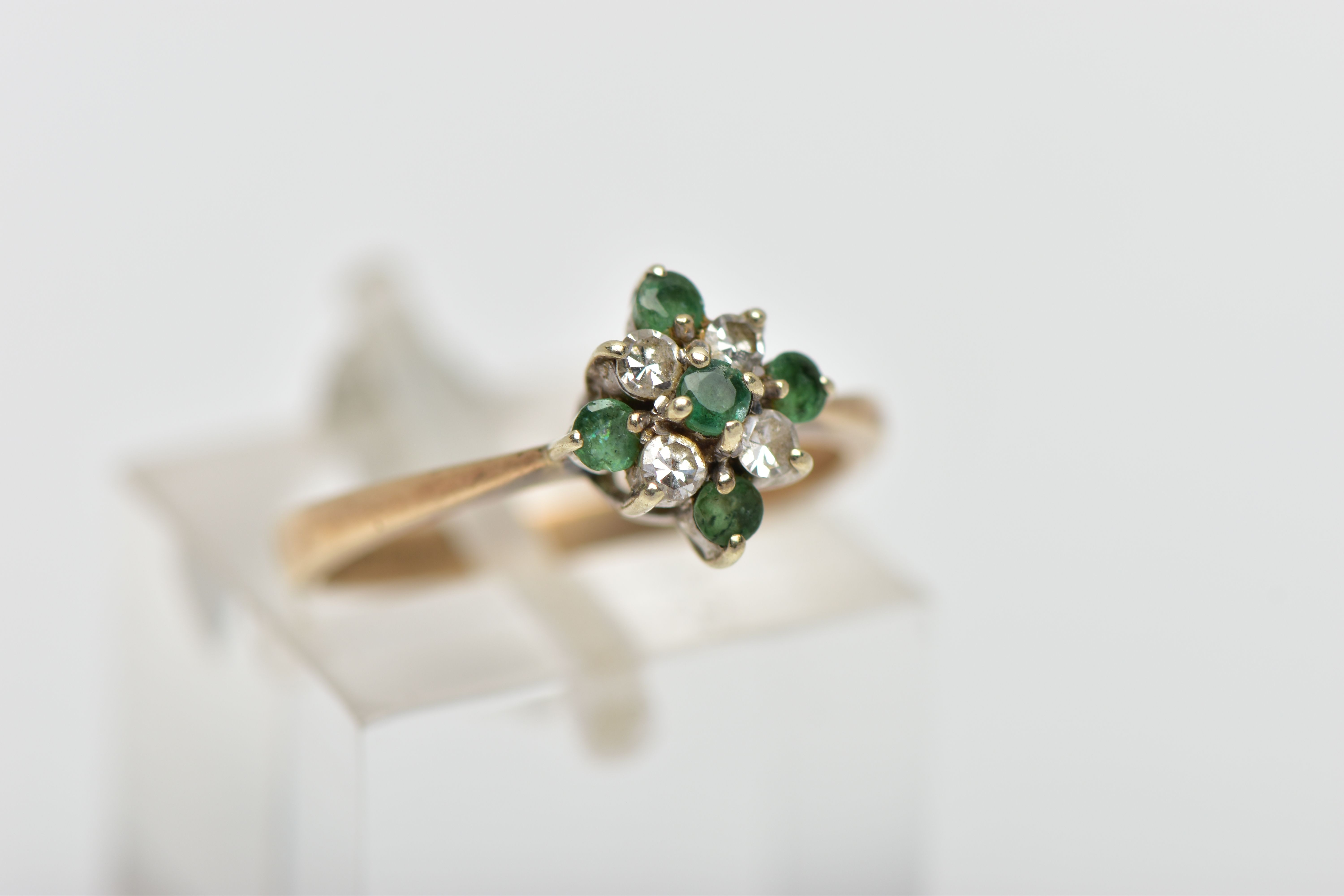 A 9CT GOLD EMERALD AND DIAMOND CLUSTER RING, diamond shape cluster set with four circular cut - Image 4 of 4