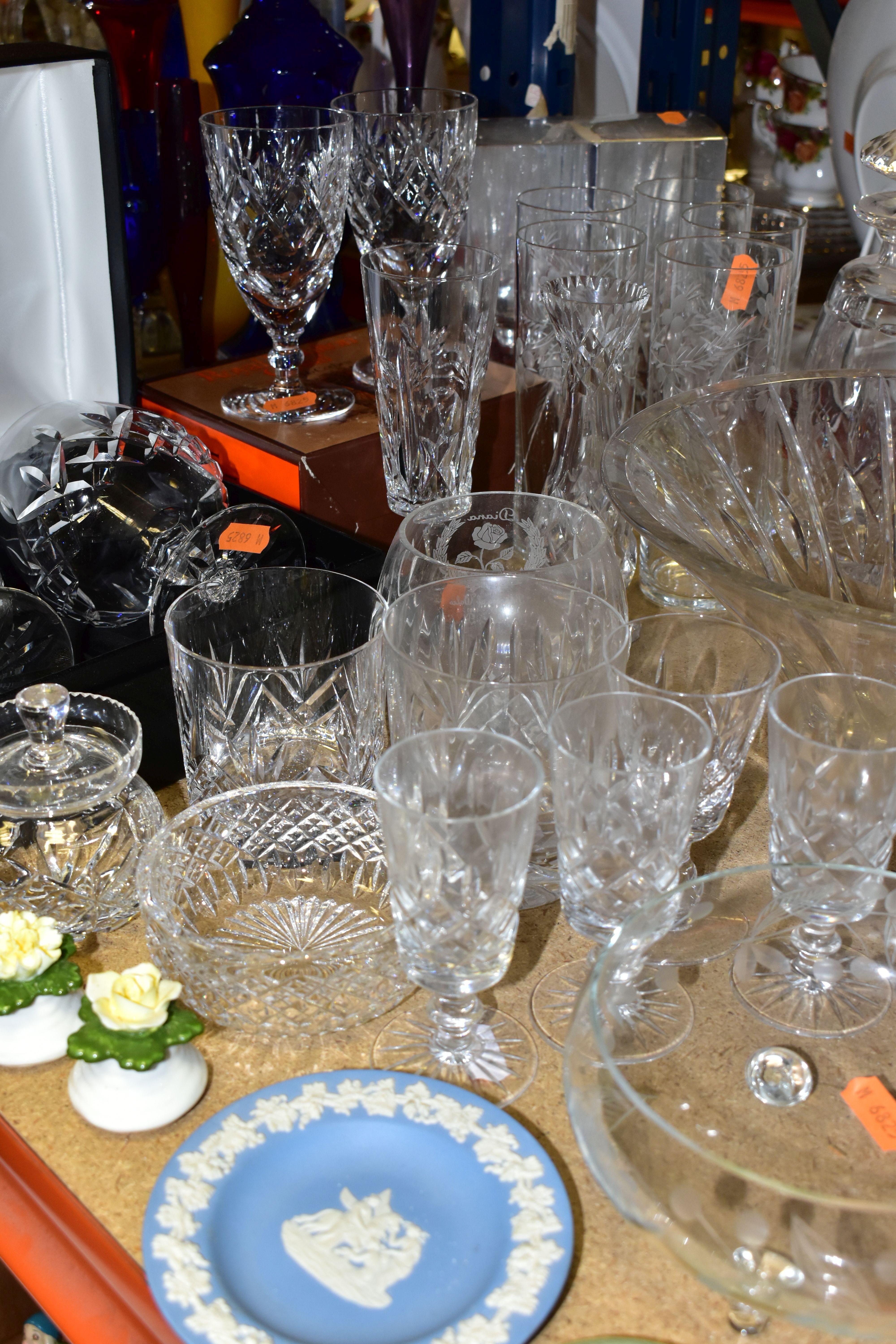 A GROUP OF CERAMICS AND GLASSWARES, to include a cased pair of Waterford Crystal brandy glasses, a - Image 3 of 6
