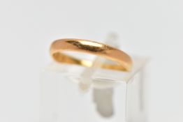 A 22CT GOLD BAND RING, plain polished thin gold band, approximate width 7.5mm, hallmarked 22ct