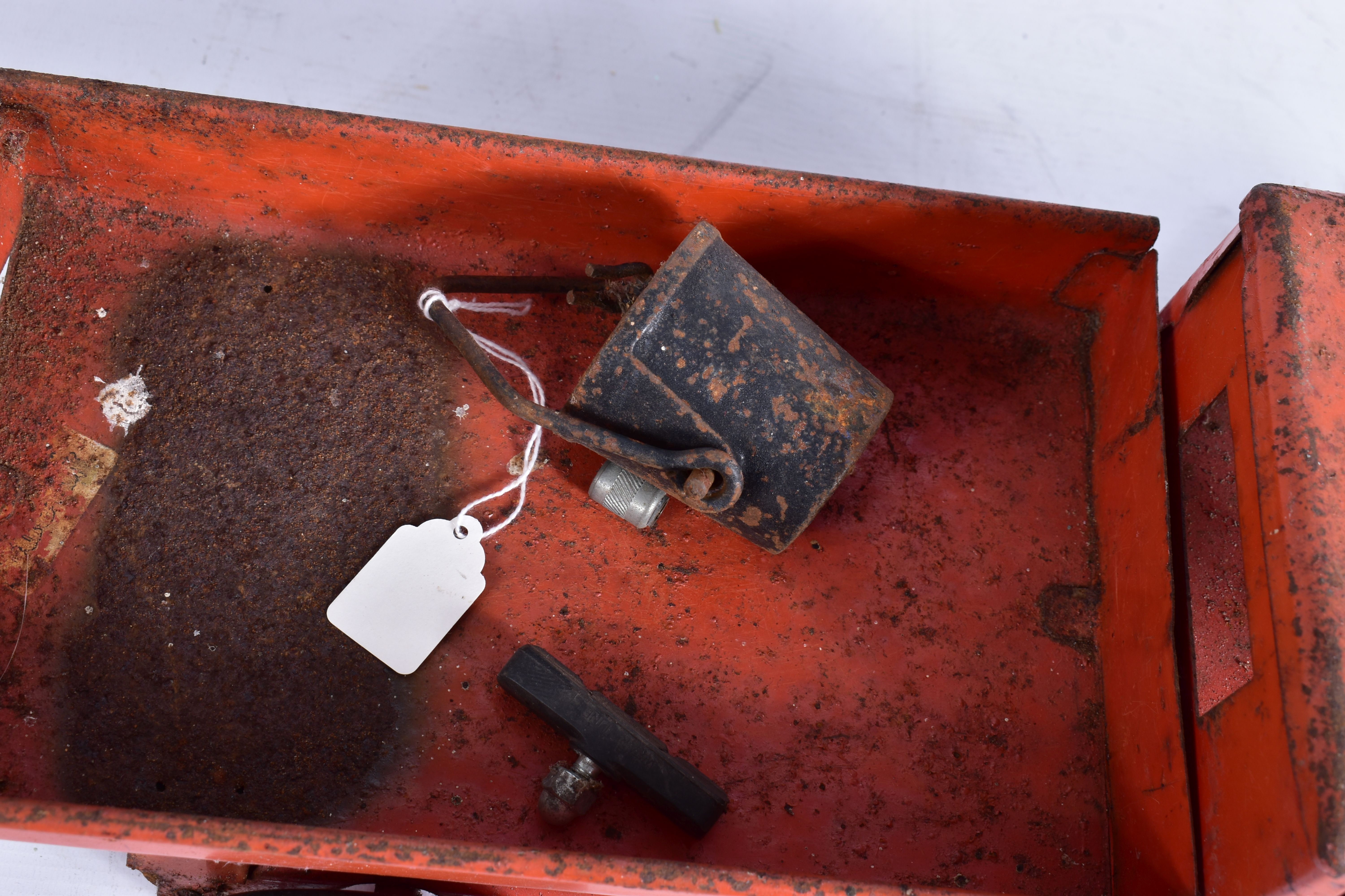 A TRI-ANG PRESSED STEEL BEDFORD NORMAL CONTROL TIPPER LORRY, playworn condition but appears - Image 5 of 5