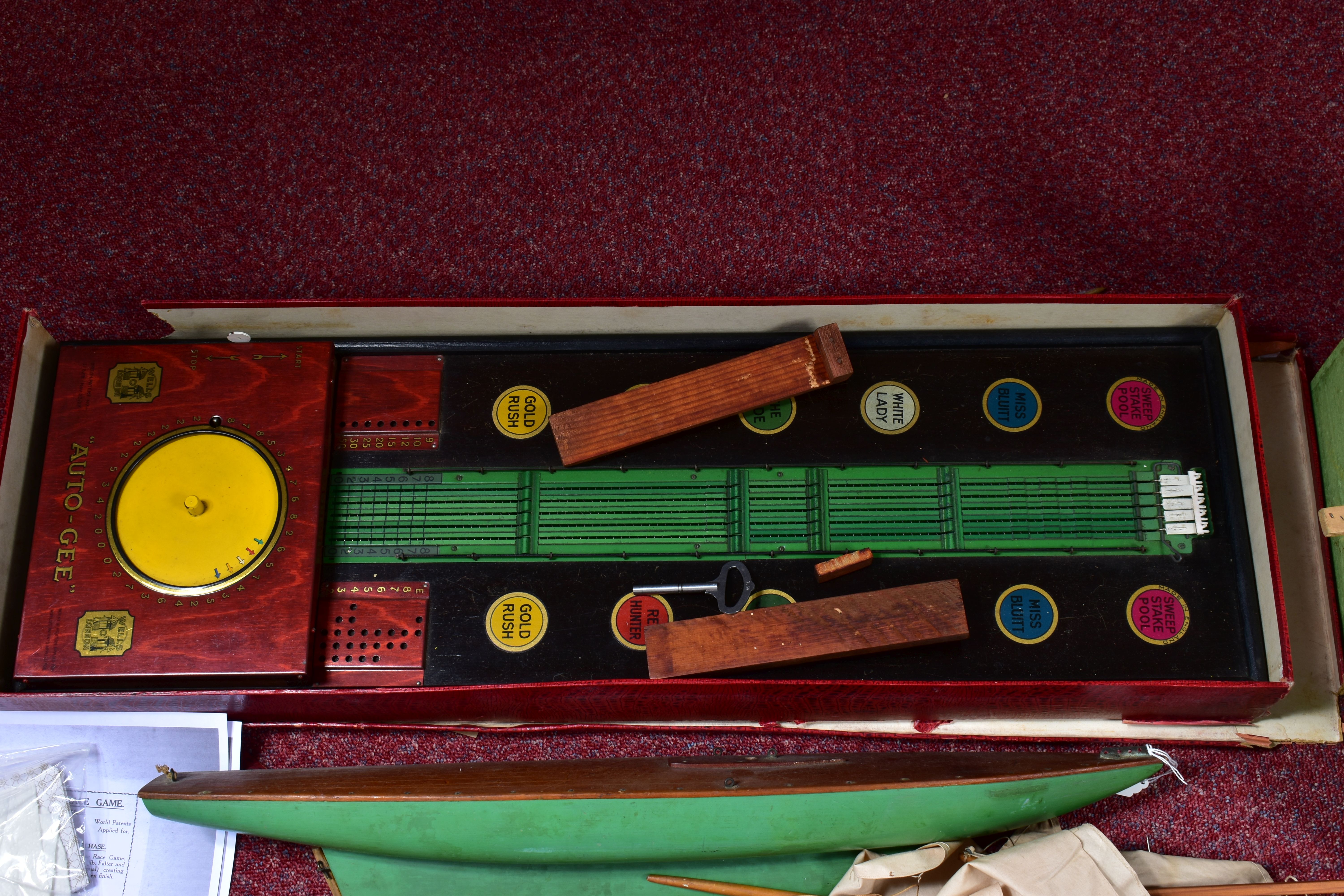 A BOXED WELLS AUTO-GEE HORSE RACING GAME, c.1927, not tested, missing one horse and two pegs, but - Image 5 of 6