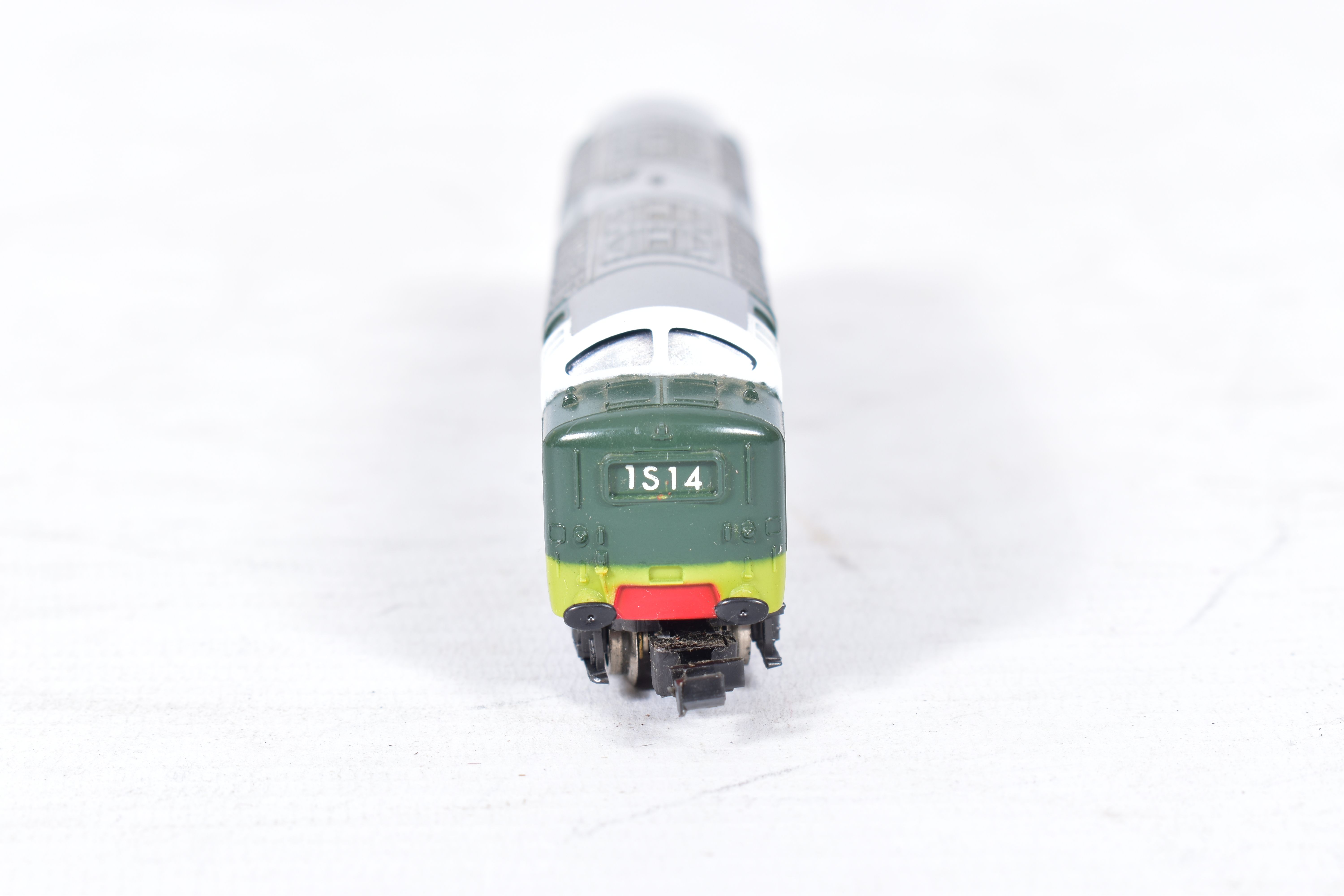 THREE LIMA N GAUGE CLASS 55 DELTIC LOCOMOTIVES, 2 x unboxed 'Meld' No.D9003, B.R. two tone green - Image 3 of 7