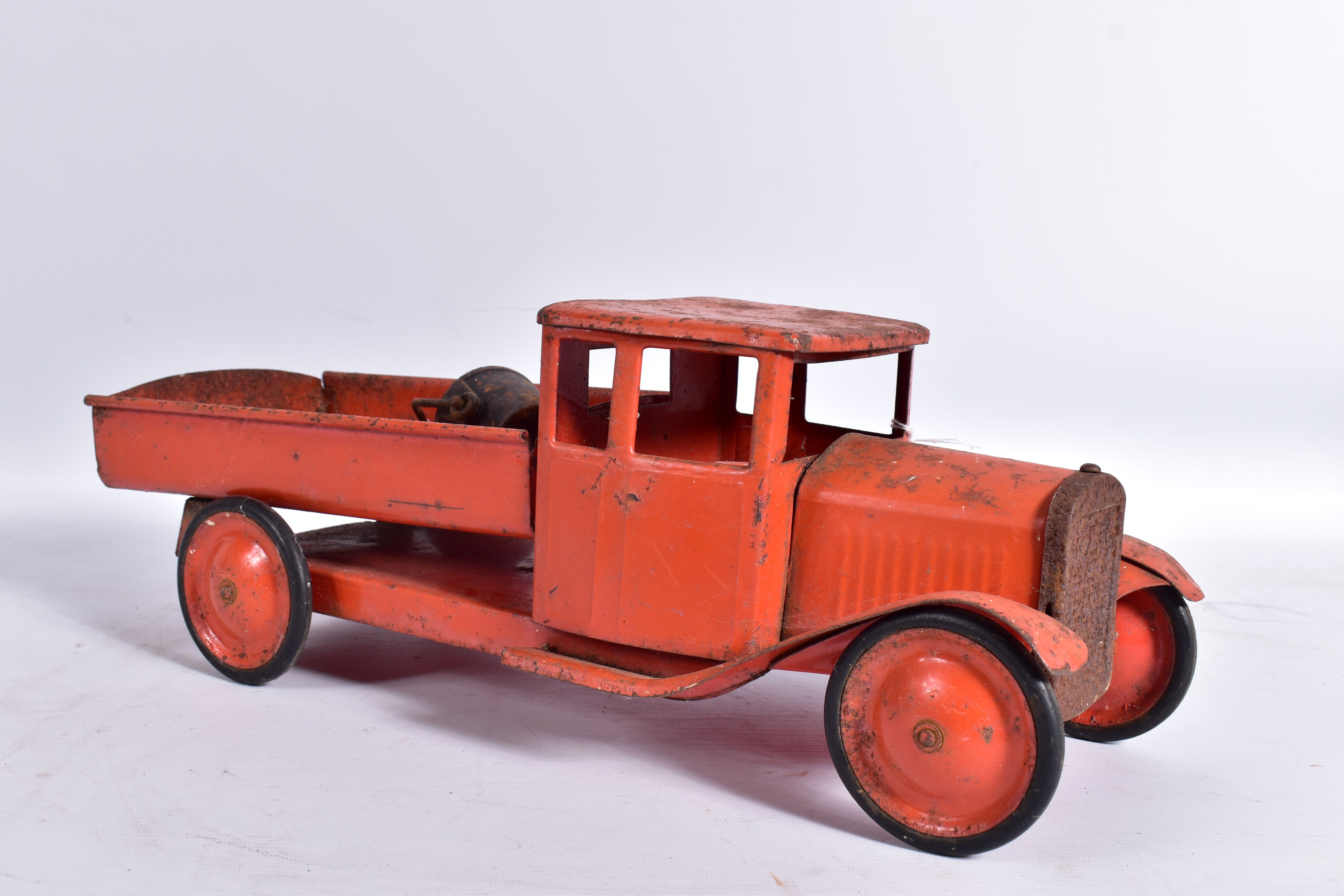 A TRI-ANG PRESSED STEEL BEDFORD NORMAL CONTROL TIPPER LORRY, playworn condition but appears - Image 3 of 5