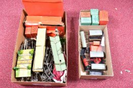 A COLLECTION OF BOXED AND UNBOXED HORNBY O GAUGE MODEL RAILWAY ITEMS, to include boxed No.40 Tank