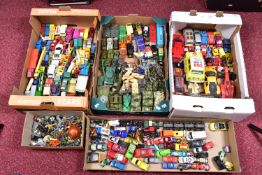 A QUANTITY OF UNBOXED AND ASSORTED PLAYWORN DIECAST AND PLASTIC VEHICLES, to include Matchbox