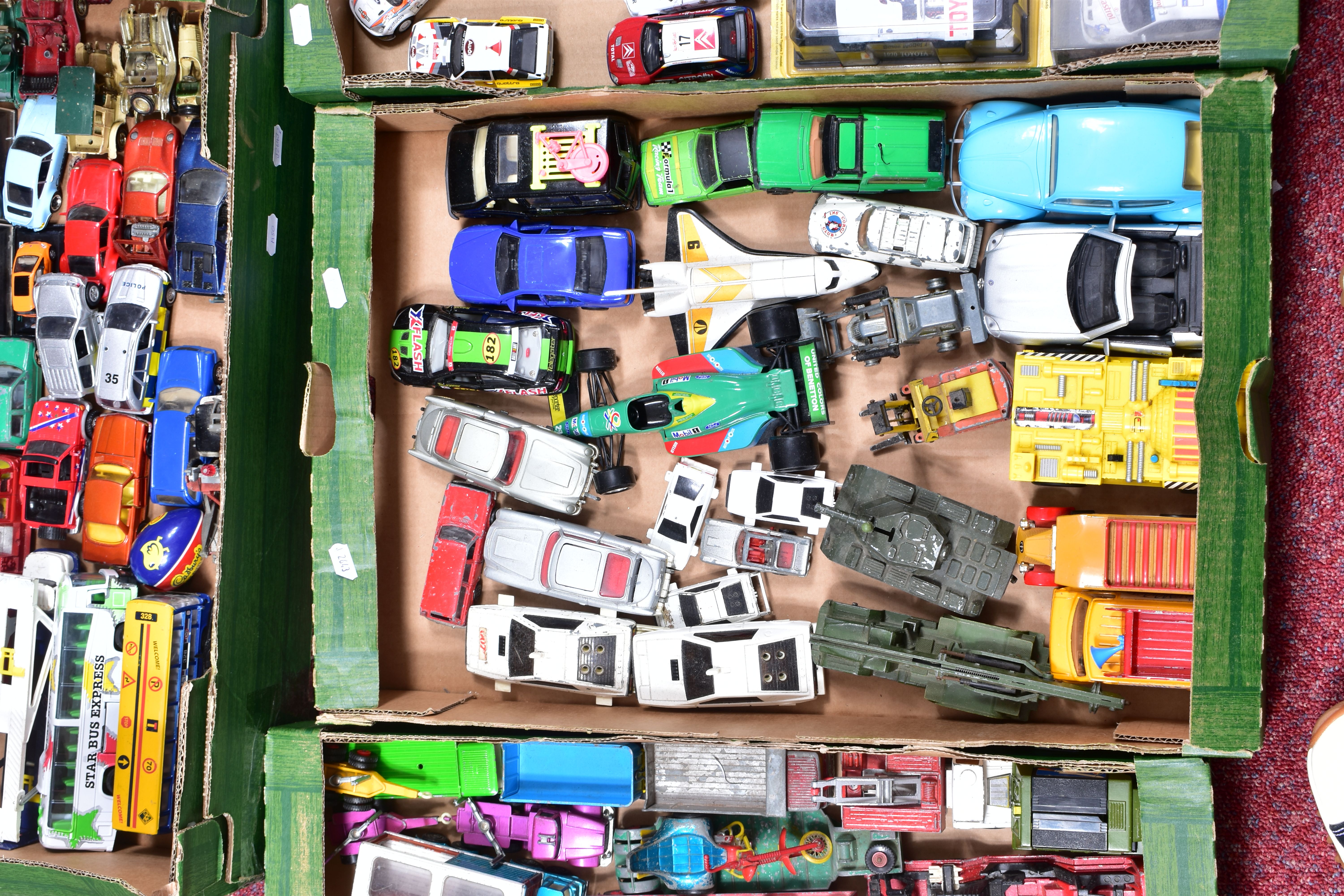 A QUANTITY OF UNBOXED AND ASSORTED PLAYWORN DIECAST VEHICLES, to include Matchbox King Size, - Image 3 of 5