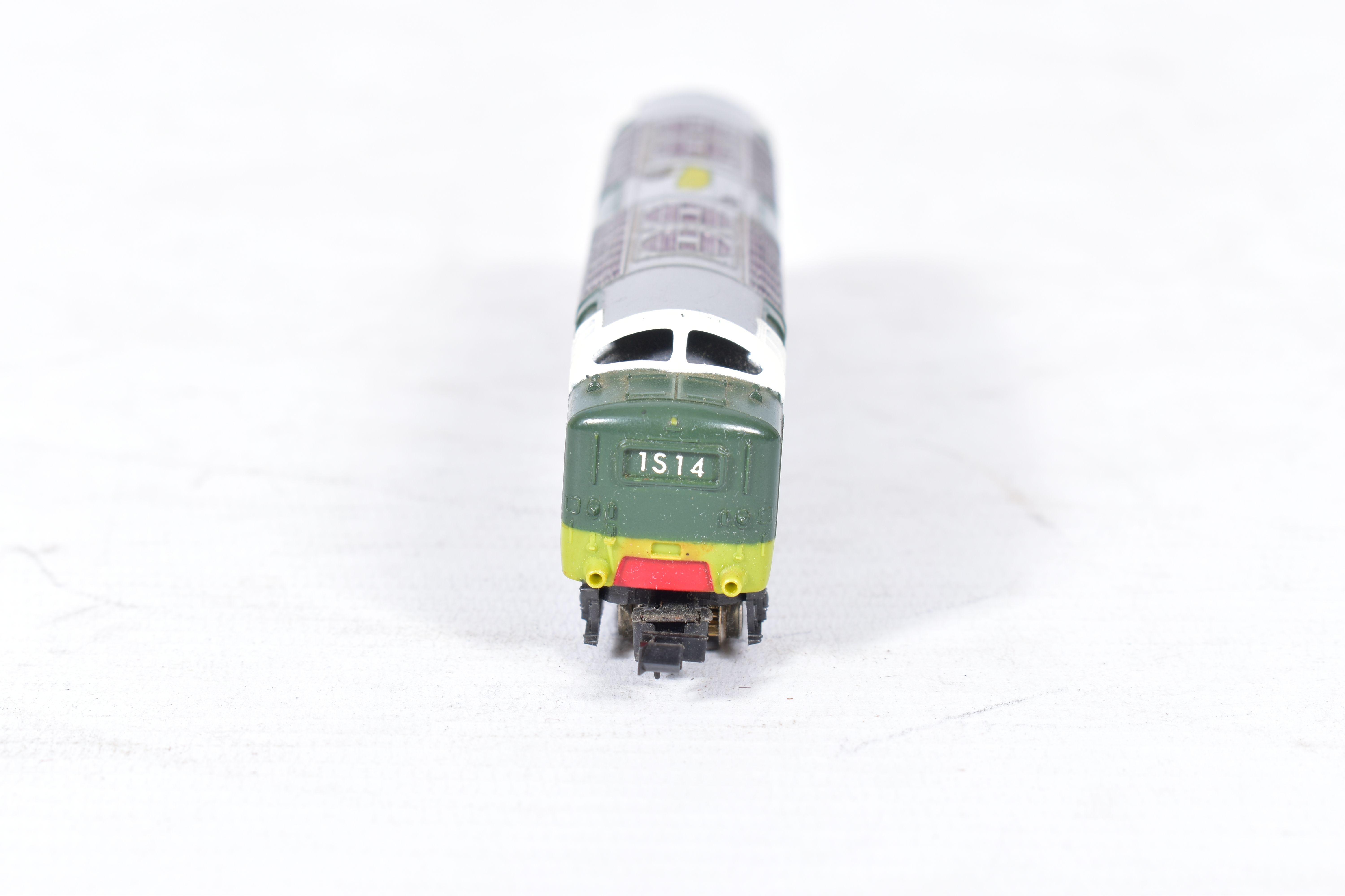 THREE LIMA N GAUGE CLASS 55 DELTIC LOCOMOTIVES, 2 x unboxed 'Meld' No.D9003, B.R. two tone green - Image 5 of 7