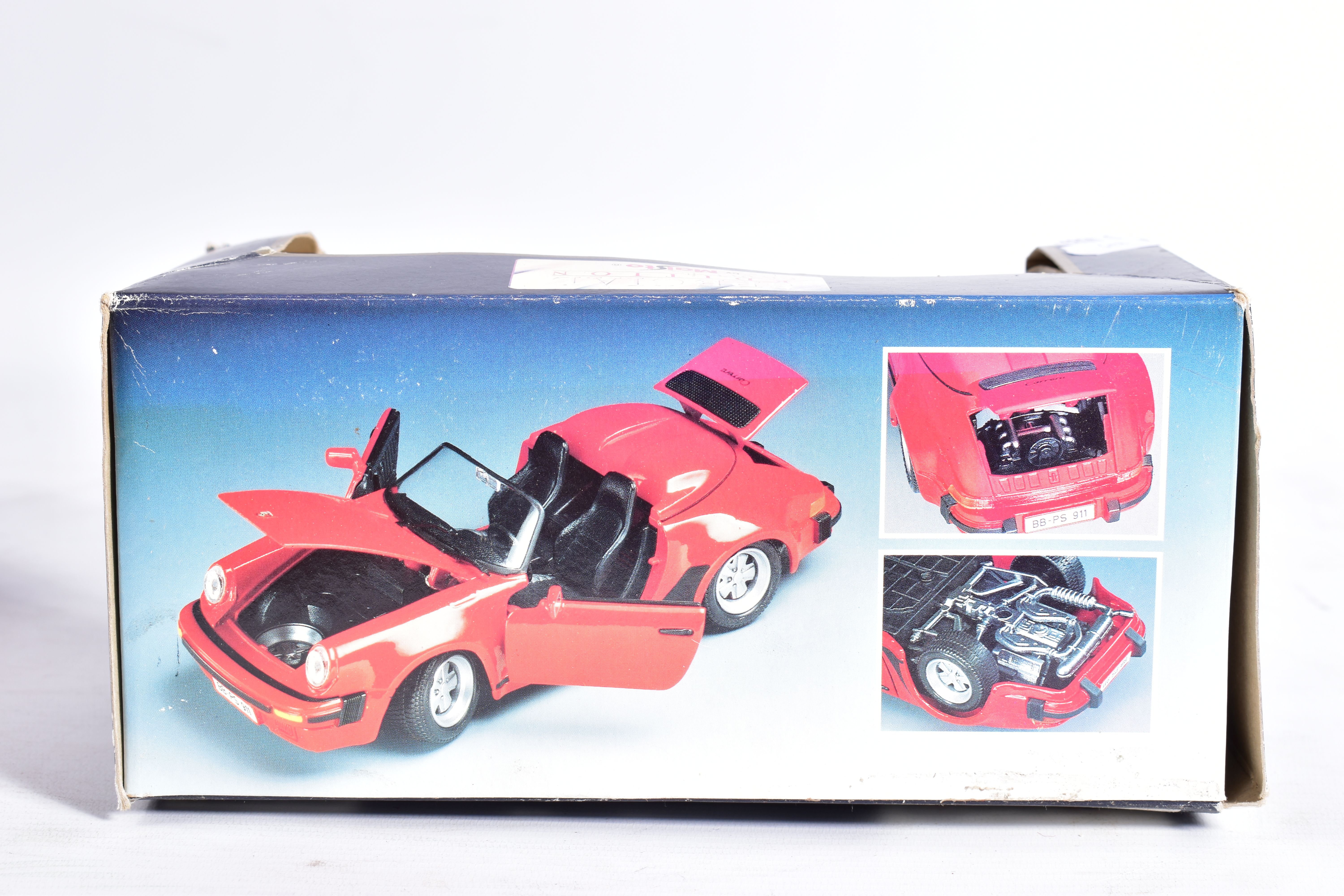 A QUANTITY OF BOXED BBURAGO 1:24 SCALE DIECAST CAR MODELS, mix of 1930's and 1940's sports cars - Image 16 of 18