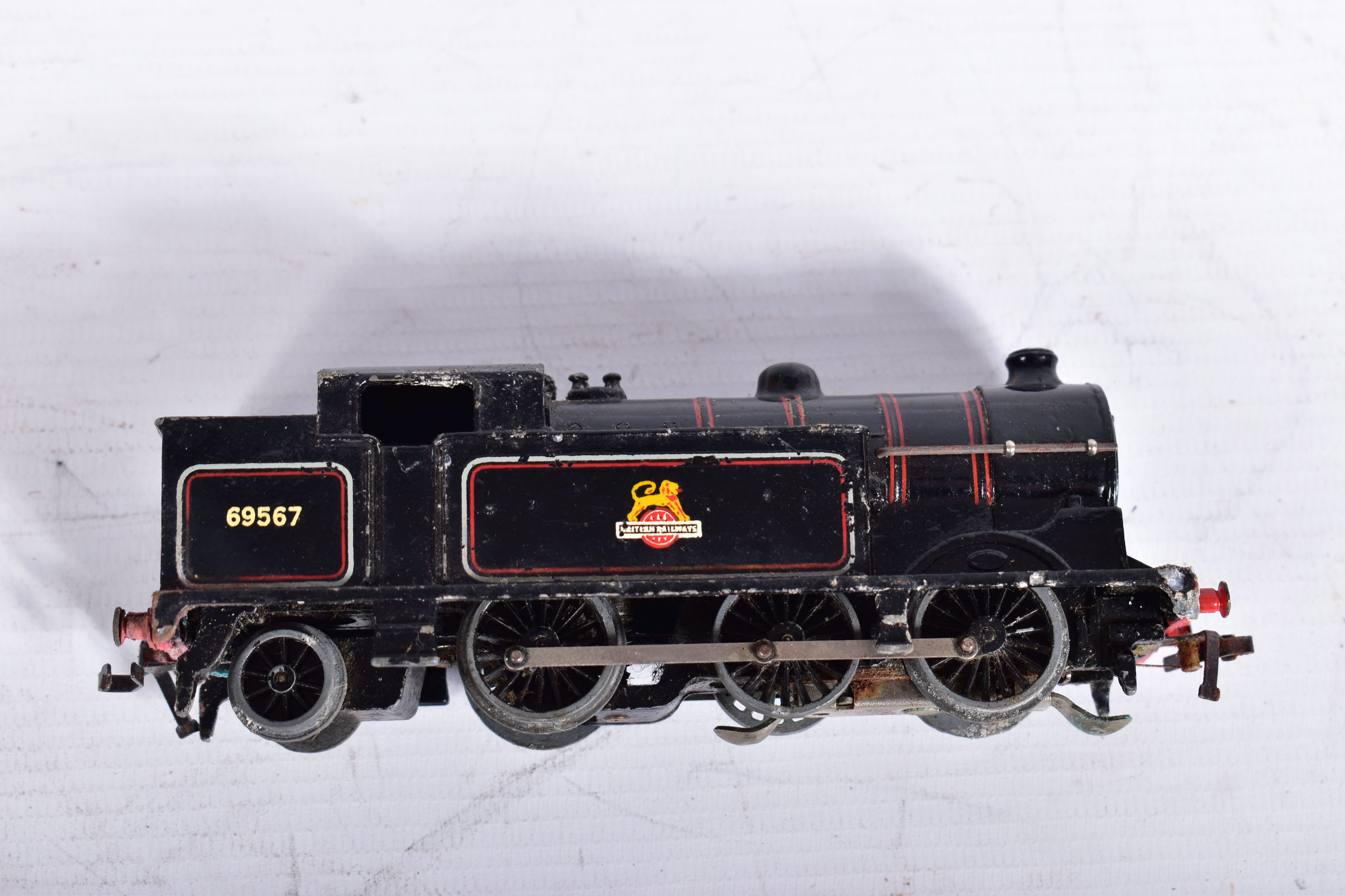 AN UNBOXED HORNBY DUBLO CLASS N2 TANK LOCOMOTIVE, No.69567, B.R. lined black livery (EDL17), - Image 2 of 8