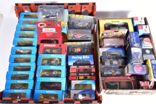 A QUANTITY OF BOXED MODERN DIECAST AND PLASTIC VEHICLES, assorted motorbikes including Panini