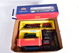 A QUANTITY OF BOXED AND UNBOXED OO GAUGE LOCOMOTIVES, to include boxed Bachmann class G2A No.9376,