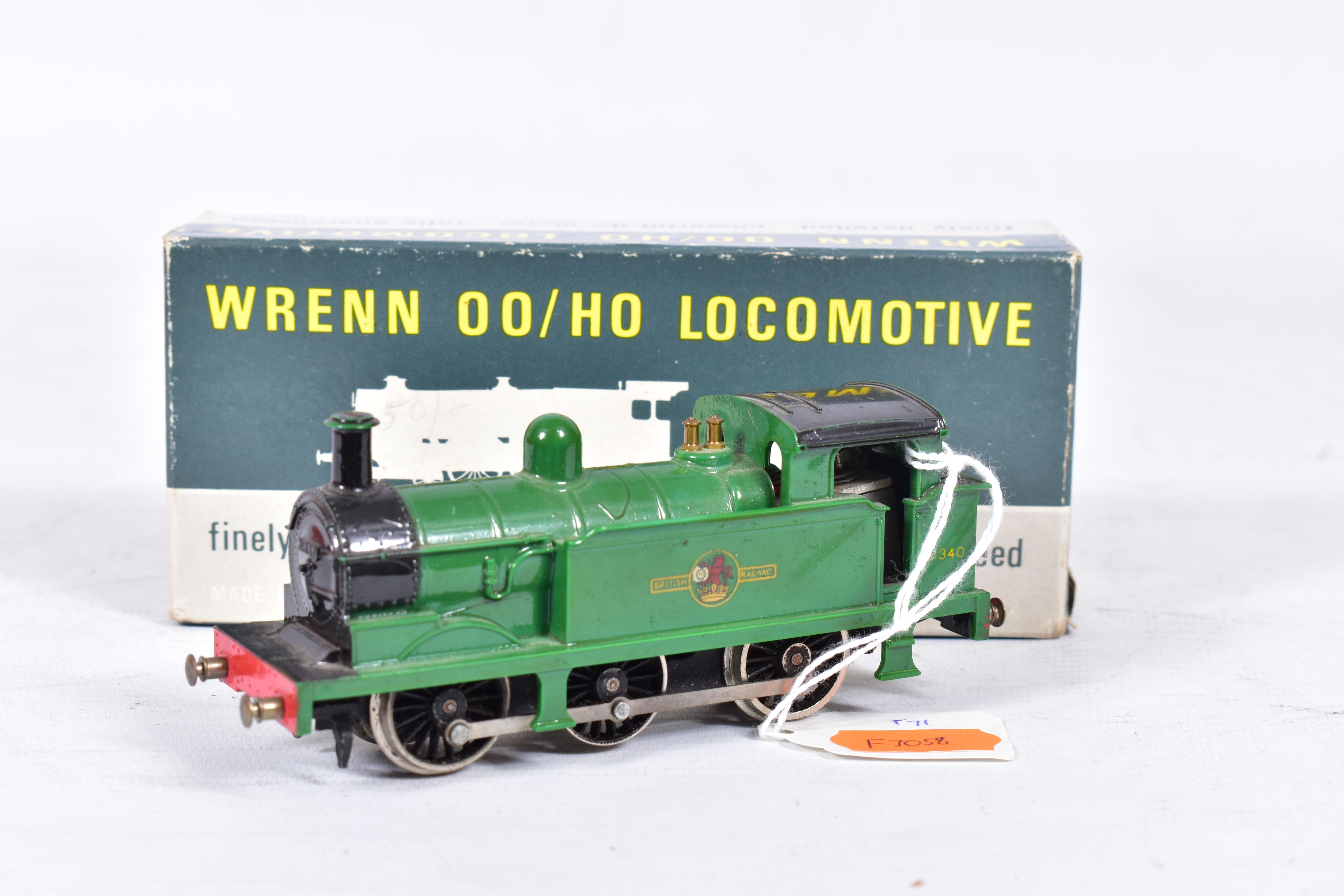 A BOXED HORNBY OO GAUGE BATTLE OF BRITAIN CLASS LOCOMOTIVE, 'Lord Beaverbrook' No.34054, B.R. - Image 2 of 4