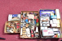 A QUANTITY OF BOXED AND UNBOXED ASSORTED DIECAST AND PLASTIC VEHICLES, boxed items include Corgi