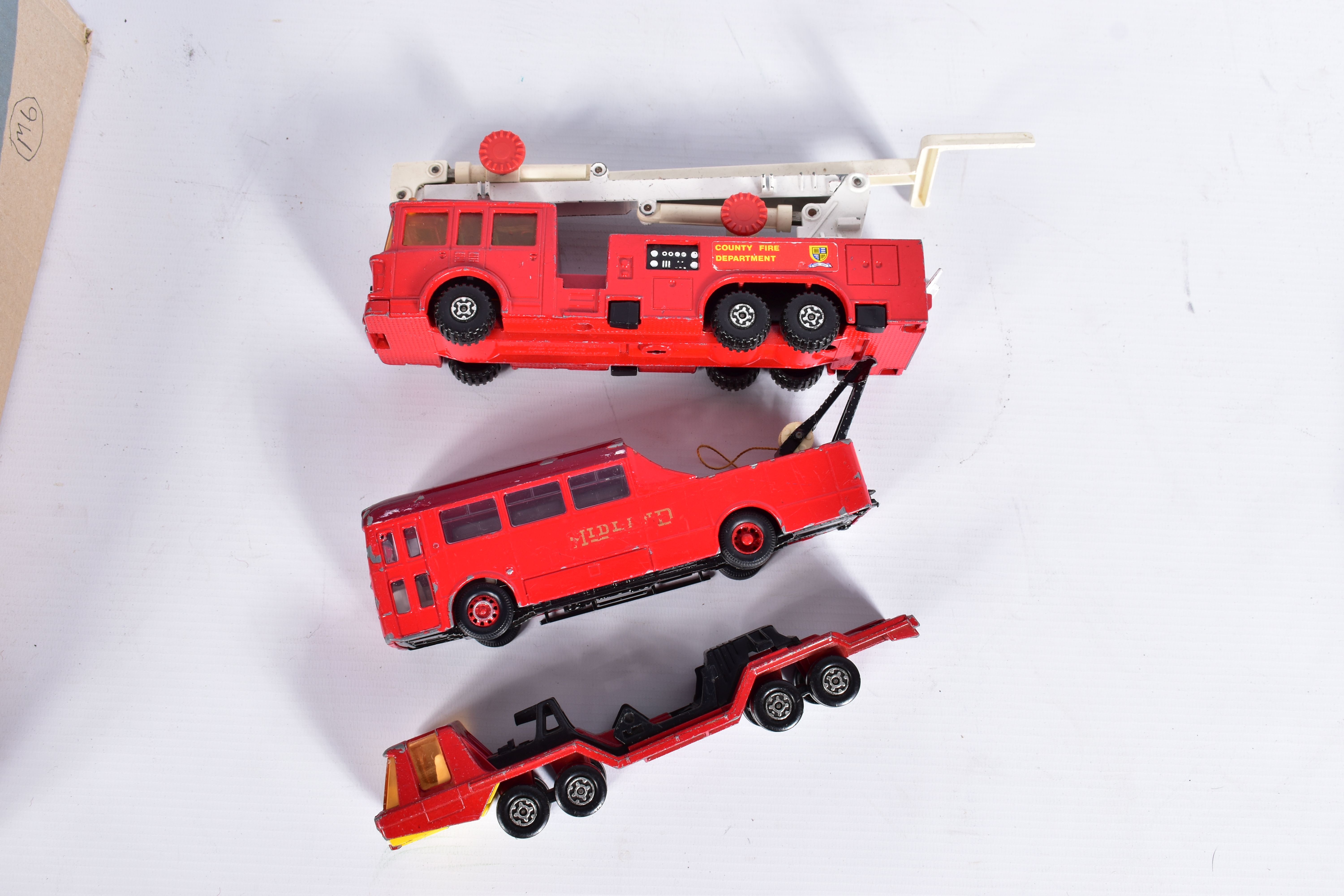 A BOXED DINKY SUPERTOYS BEDFORD TURNTABLE FIRE ESCAPE, No.956, playworn condition with paint loss - Image 3 of 4