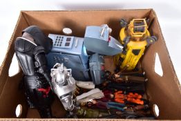 A COLLECTION OF UNBOXED AND ASSORTED MODERN DOCTOR WHO ACTION FIGURES AND ACCESSORIES, to include