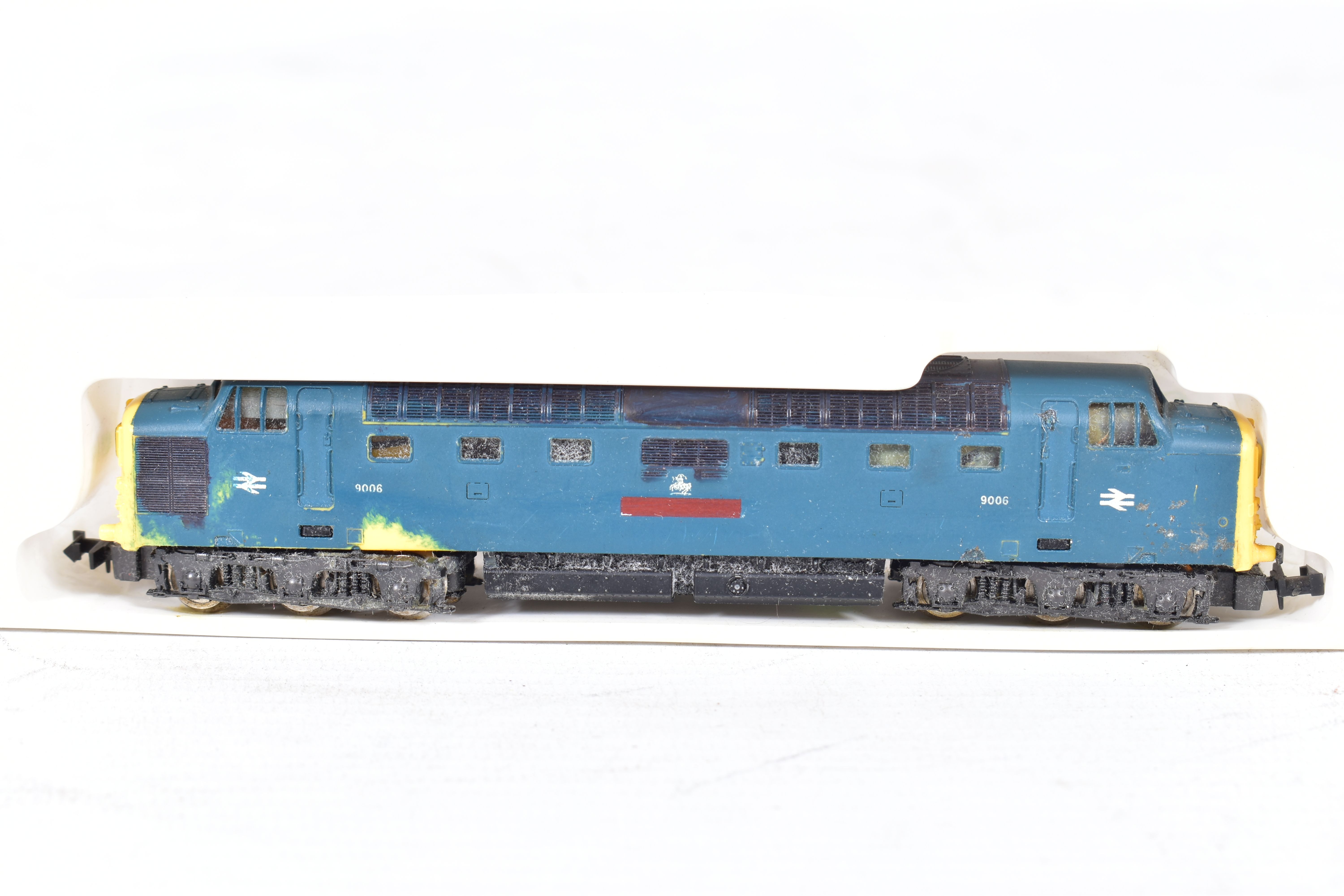 THREE LIMA N GAUGE CLASS 55 DELTIC LOCOMOTIVES, 2 x unboxed 'Meld' No.D9003, B.R. two tone green - Image 7 of 7