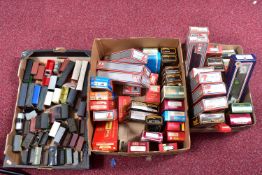 A QUANTITY OF UNBOXED OO GAUGE FREIGHT ROLLING STOCK, assorted manufacturers, all in playworn