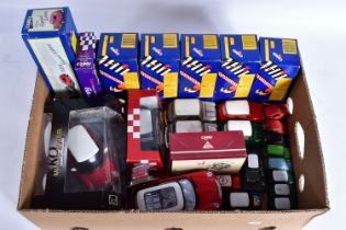 A QUANTITY OF BOXED AND UNBOXED MODERN DIECAST AND PLASTIC AUSTIN MORRIS & B.M.W. MINI MODELS, to