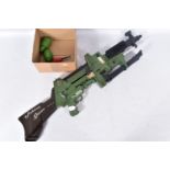 AN UNBOXED DE LUXE TOPPER JOHNNY SEVEN ONE MAN ARMY TOY GUN, No.602E, appears complete with all