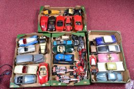 A QUANTITY OF UNBOXED AND ASSORTED MODERN DIECAST AND PLASTIC CAR AND MOTORCYCLE MODELS, mainly 1/18