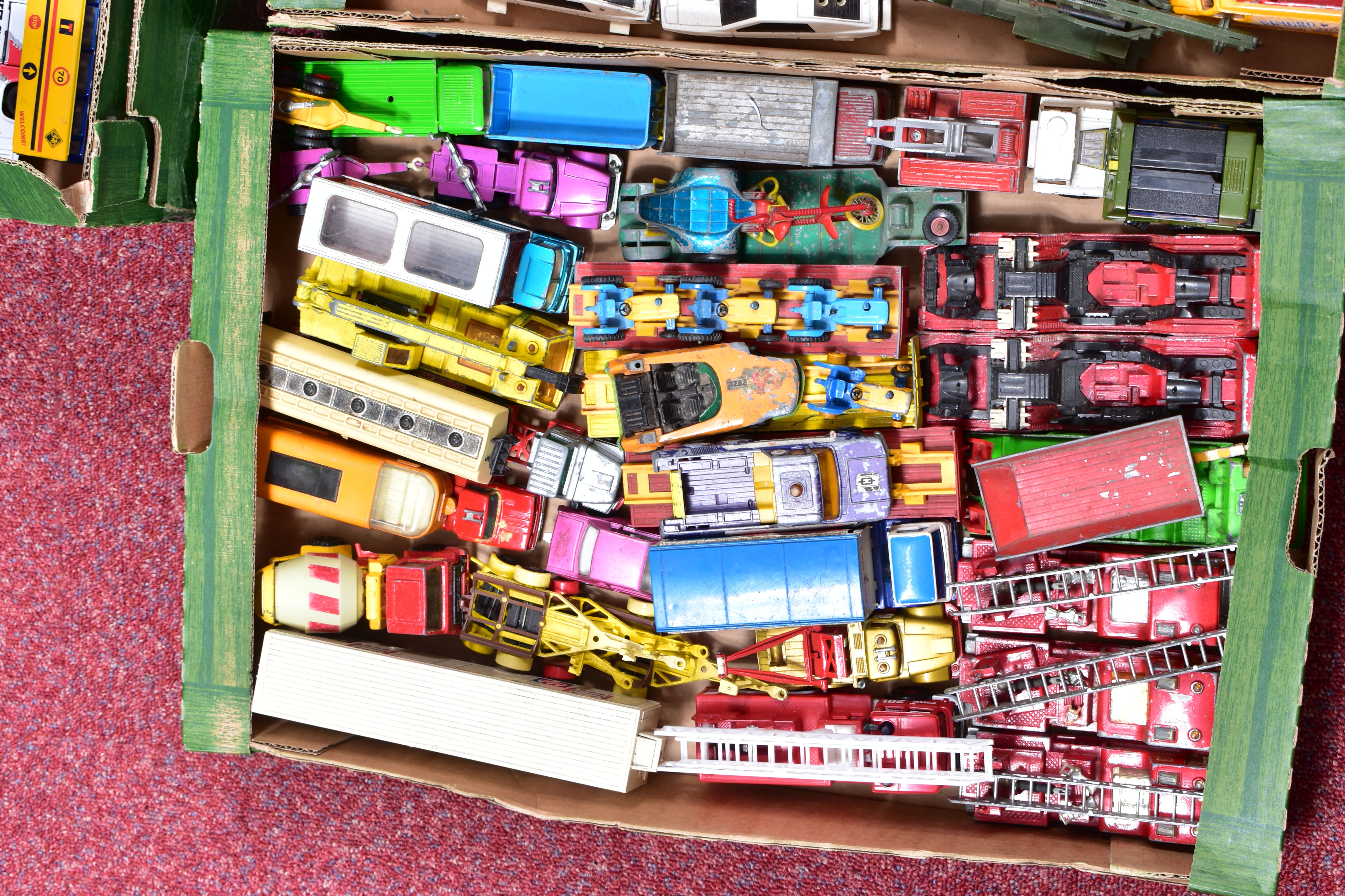 A QUANTITY OF UNBOXED AND ASSORTED PLAYWORN DIECAST VEHICLES, to include Matchbox King Size, - Image 2 of 5