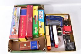 A QUANTITY OF BOXED AND UNBOXED LORRY AND TRUCK MODELS, to include boxed Corgi Classics Hauliers